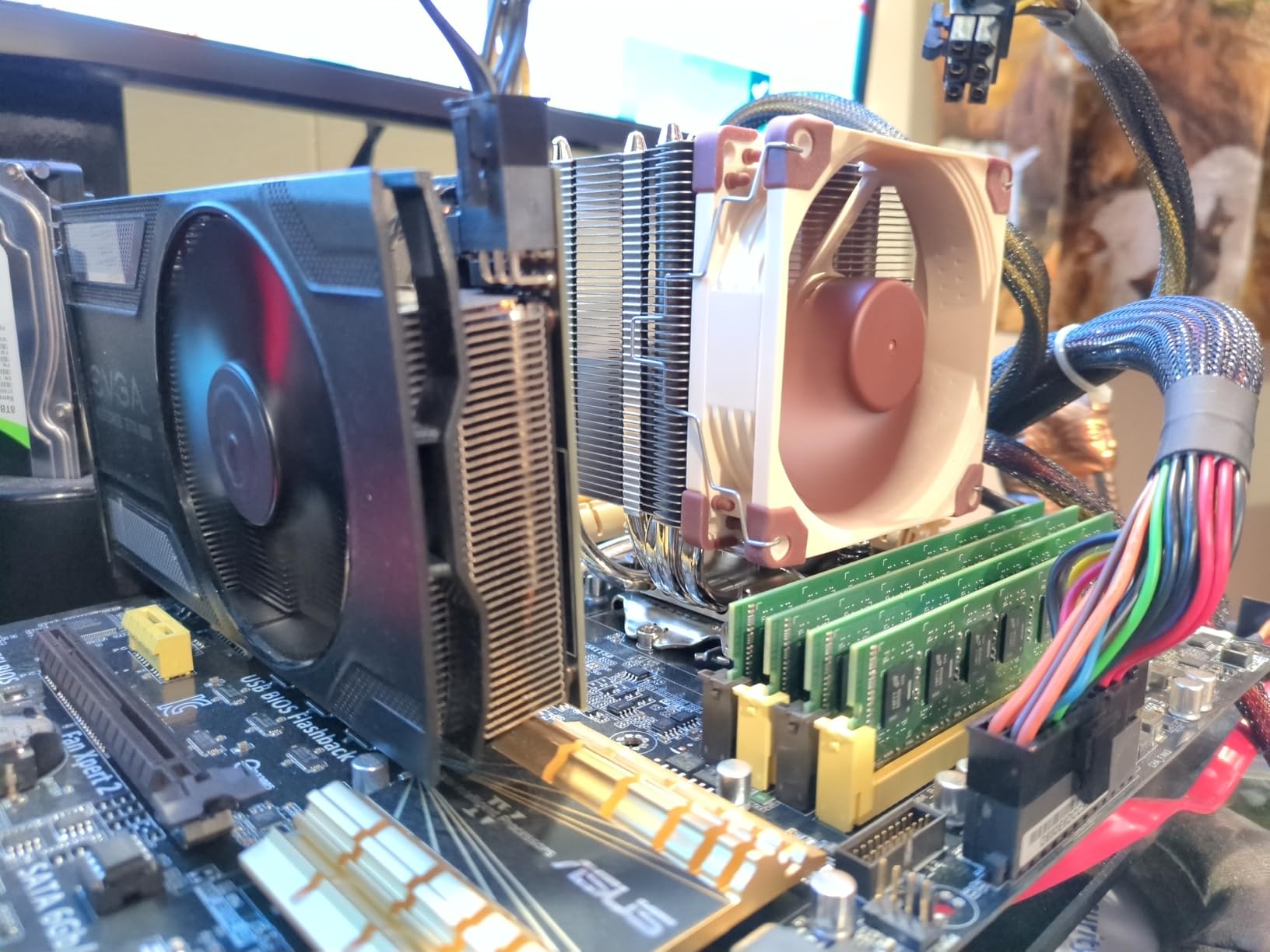 Noctua NH-U9S, Premium CPU Cooler with NF-A9 92mm Fan (Brown) customer photo 1