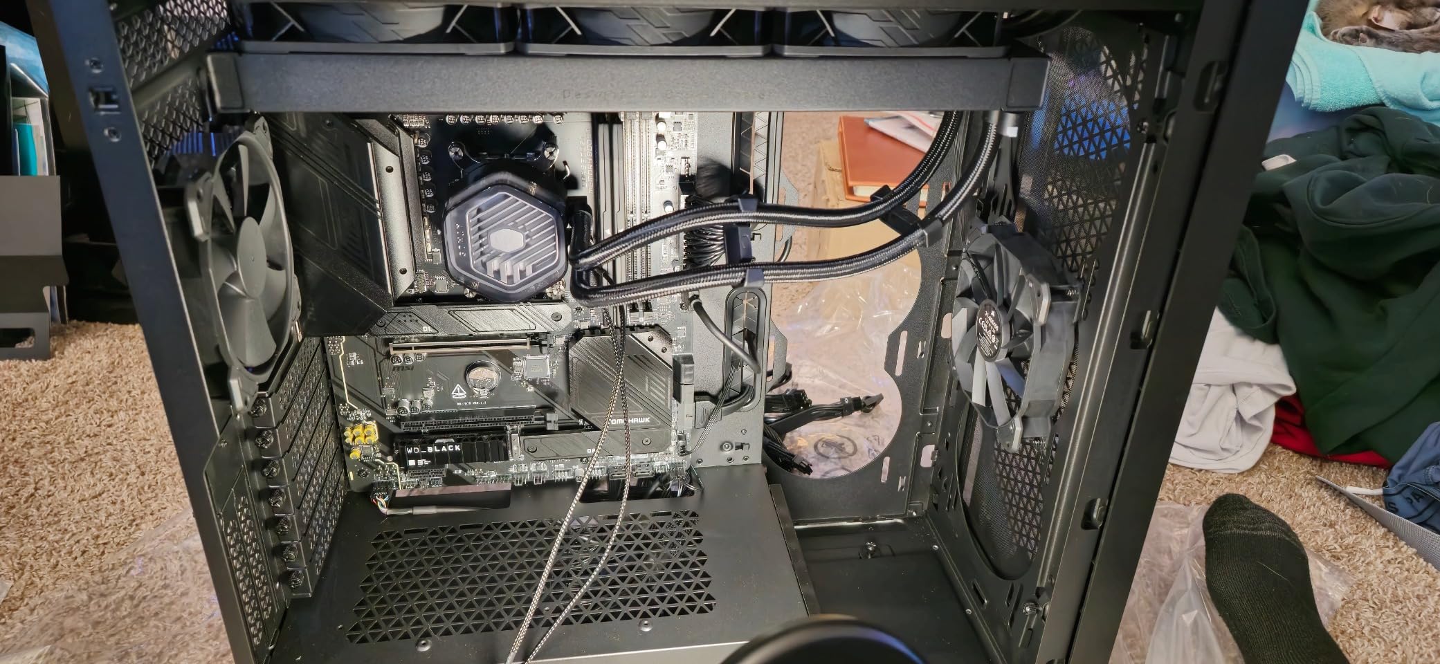 MSI MAG B650 Tomahawk WiFi Gaming Motherboard (AMD Ryzen 9000/8000/7000 Series Processors, AM5, DDR5, PCIe 4.0, M.2, SATA 6Gb/s, USB 3.2 Gen 2, HDMI/DP, Wi-Fi 6E, Bluetooth 5.3, 2.5Gbps LAN, ATX) Customer Review MSI MAG B650 Tomahawk WiFi Gaming Motherboard (AMD Ryzen 9000/8000/7000 Series Processors, AM5, DDR5, PCIe 4.0, M.2, SATA 6Gb/s, USB 3.2 Gen 2, HDMI/DP, Wi-Fi 6E, Bluetooth 5.3, 2.5Gbps LAN, ATX) - Customer Photo 2