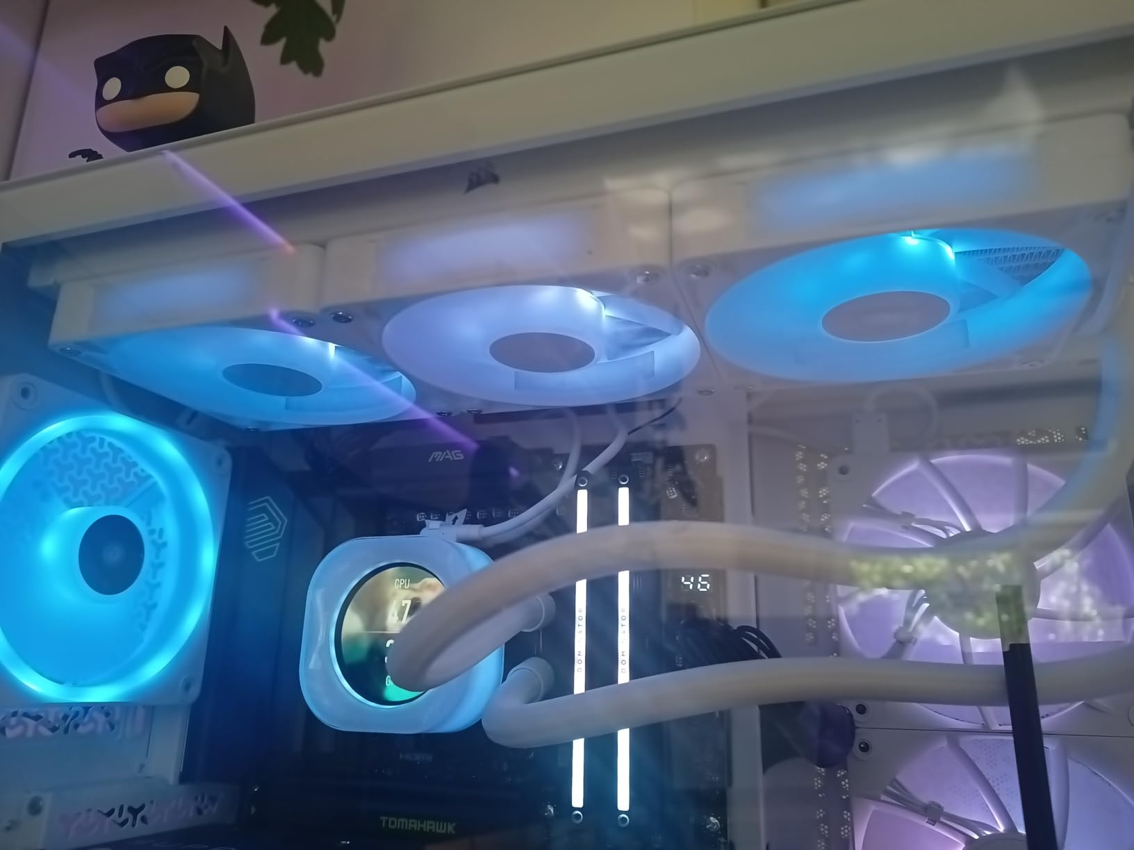 CORSAIR iCUE Link Titan 360 RX LCD Liquid CPU Cooler - 360mm AIO - Low-Noise - FlowDrive Cooling Engine - Intel LGA 1851/1700, AMD AM5/AM4 - 3X RX120 RGB Fans - iCUE Link System Hub Included - White customer photo 1