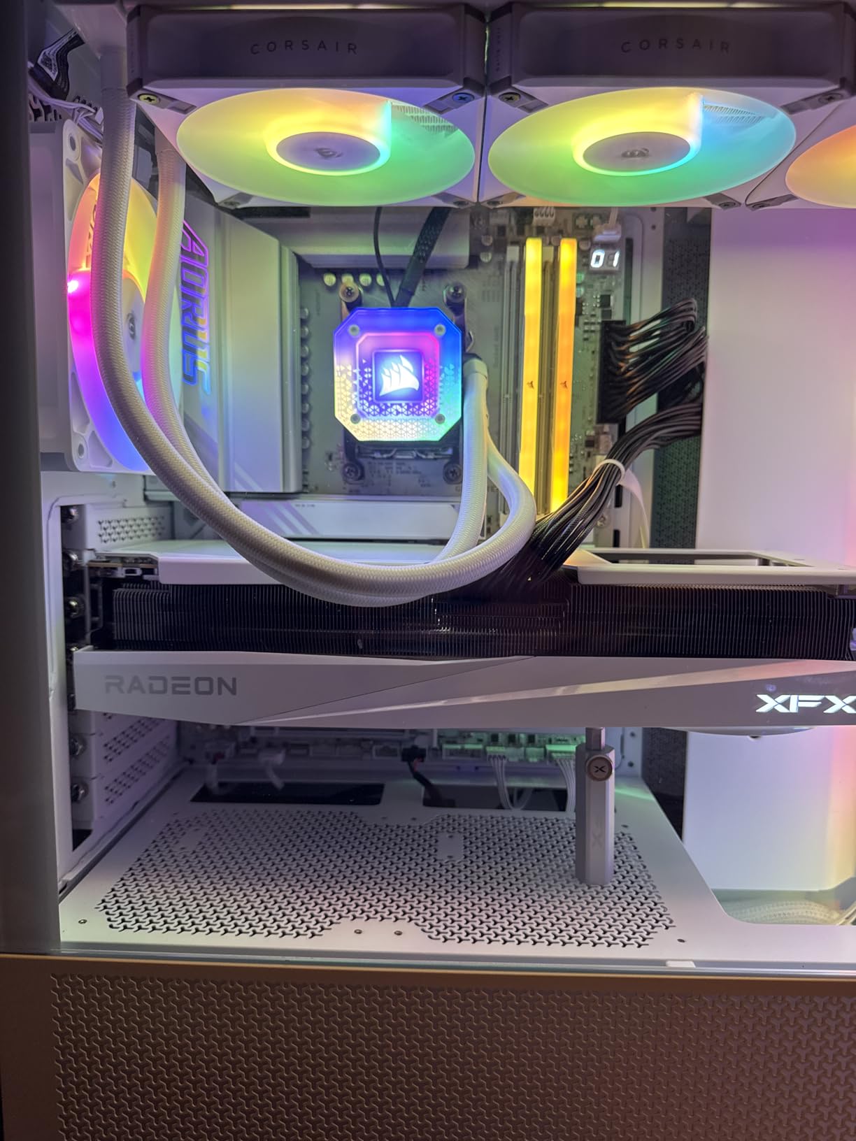 GIGABYTE X870E AORUS PRO ICE AMD AM5 LGA 1718 Motherboard, ATX, DDR5, 4X M.2, PCIe 5.0, USB4, WIFI7, 2.5GbE LAN, EZ-Latch, 5-Year Warranty Customer Review GIGABYTE X870E AORUS PRO ICE AMD AM5 LGA 1718 Motherboard, ATX, DDR5, 4X M.2, PCIe 5.0, USB4, WIFI7, 2.5GbE LAN, EZ-Latch, 5-Year Warranty - Customer Photo 1