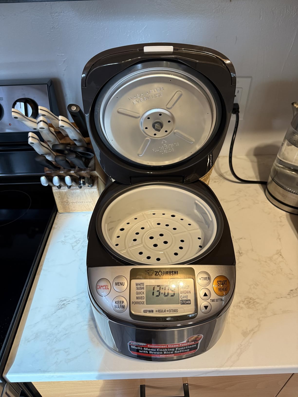Zojirushi Ns TSC10 5.5 Cup Micom Rice Cooker and Warmer, 1.0l customer photo 1