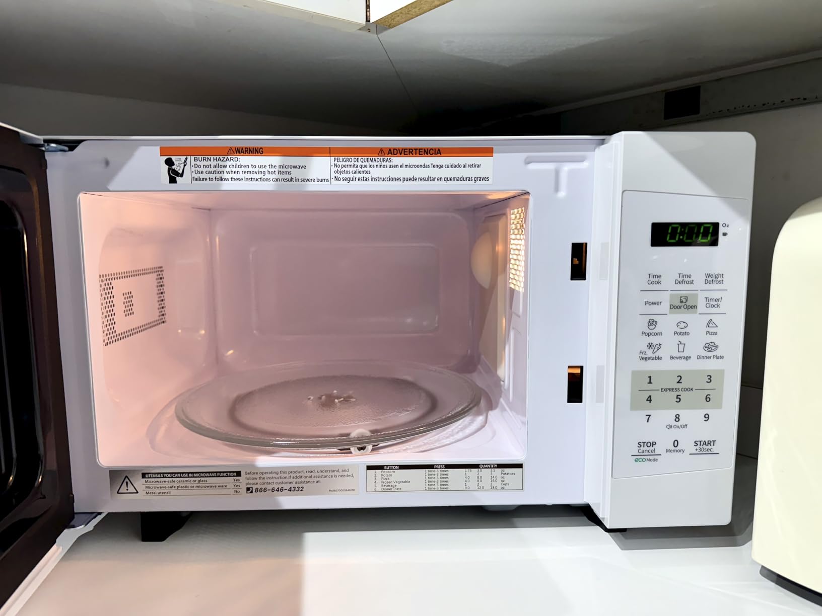 COMFEE' EM720CPL-PMB Countertop Microwave Oven with Sound On/Off, ECO Mode and Easy One-Touch Buttons, 0.7cu.ft, 700W, Black customer photo 1