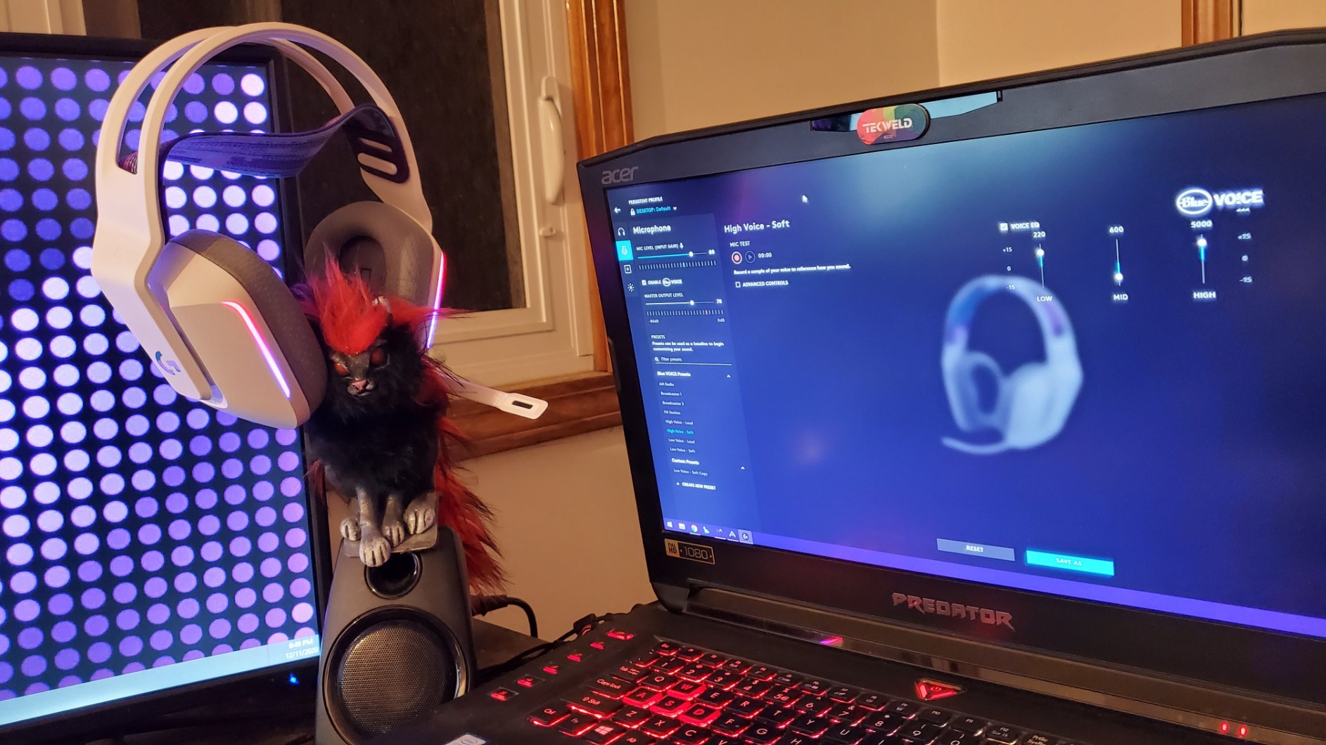 Logitech G733 Lightspeed Wireless Gaming Headset customer photo 1