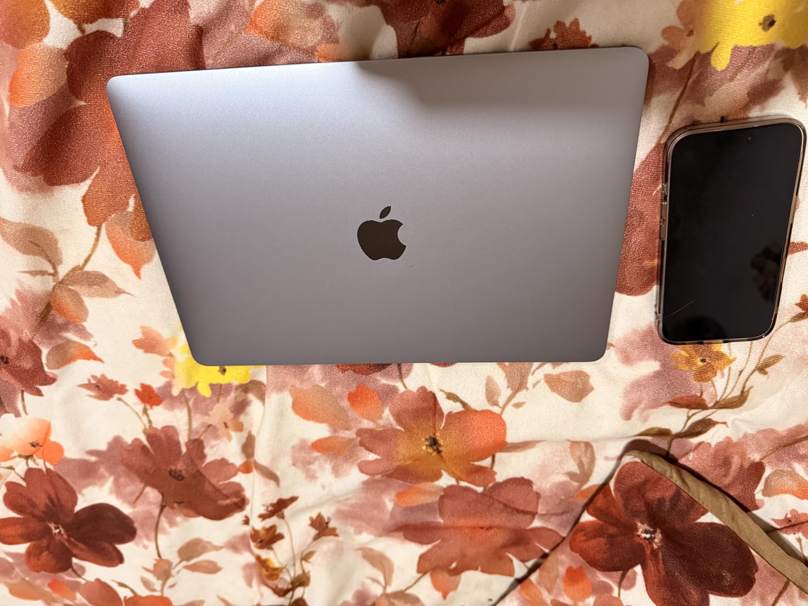 Apple MacBook Air Late 2020 with Apple M1 Chip (13.3 inch, 8GB RAM, 256GB SSD) Space Gray (Renewed) customer photo 2