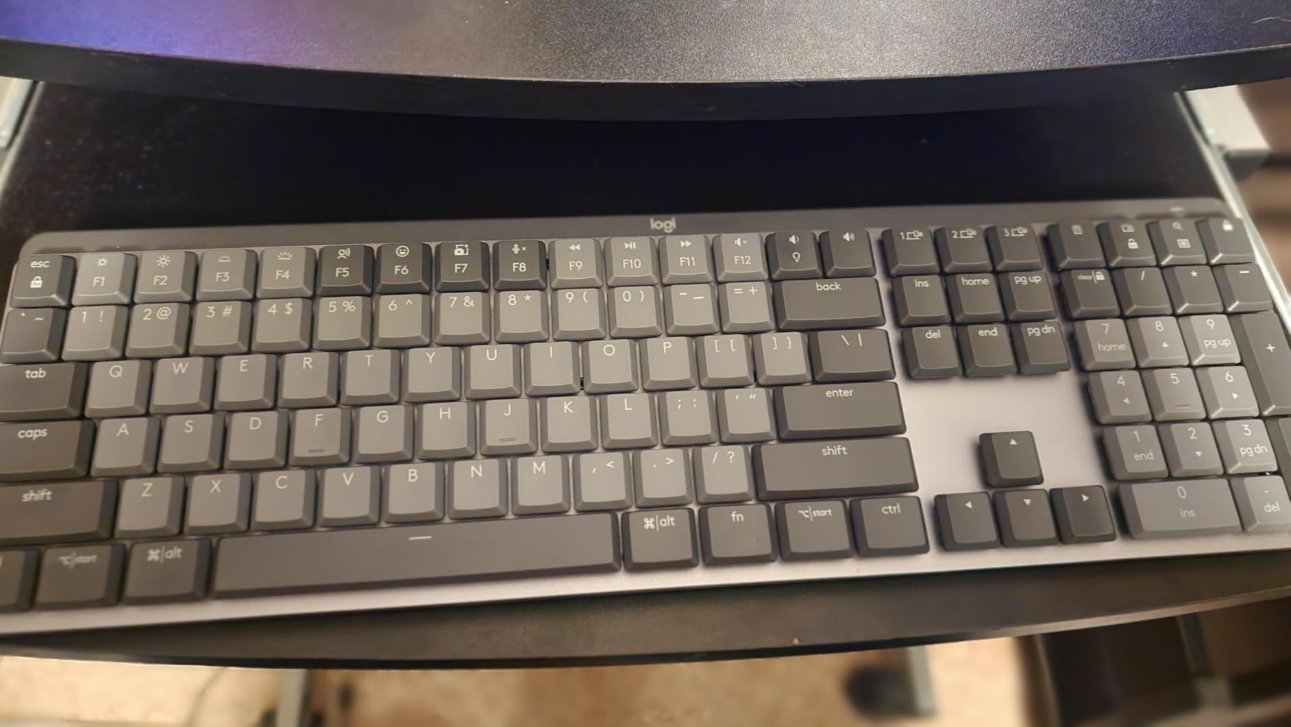 Logitech MX Mechanical Wireless Illuminated Keyboard Tactile - Graphite customer photo 1