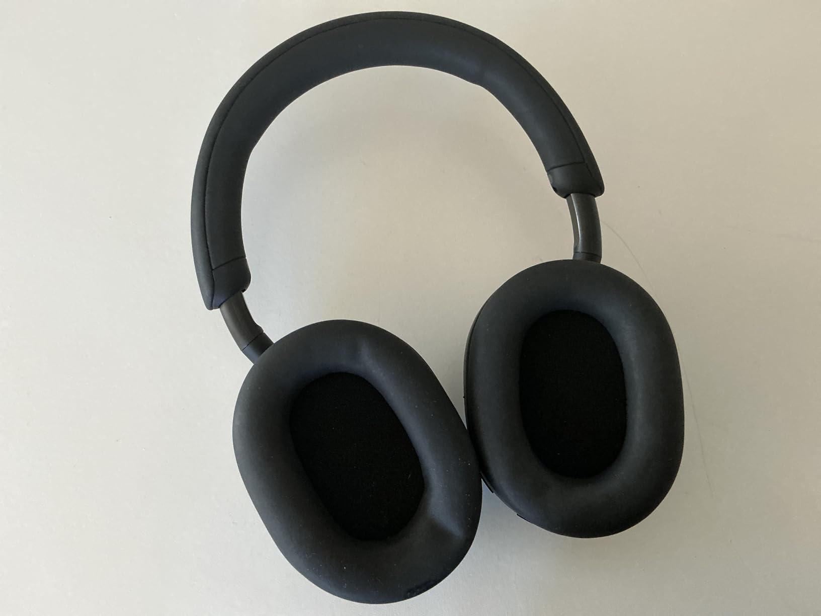 Sony WH-1000XM5 Premium Noise Canceling Headphones, Auto NC Optimizer, 30-Hour Battery, Alexa Voice Control, Black customer photo 1