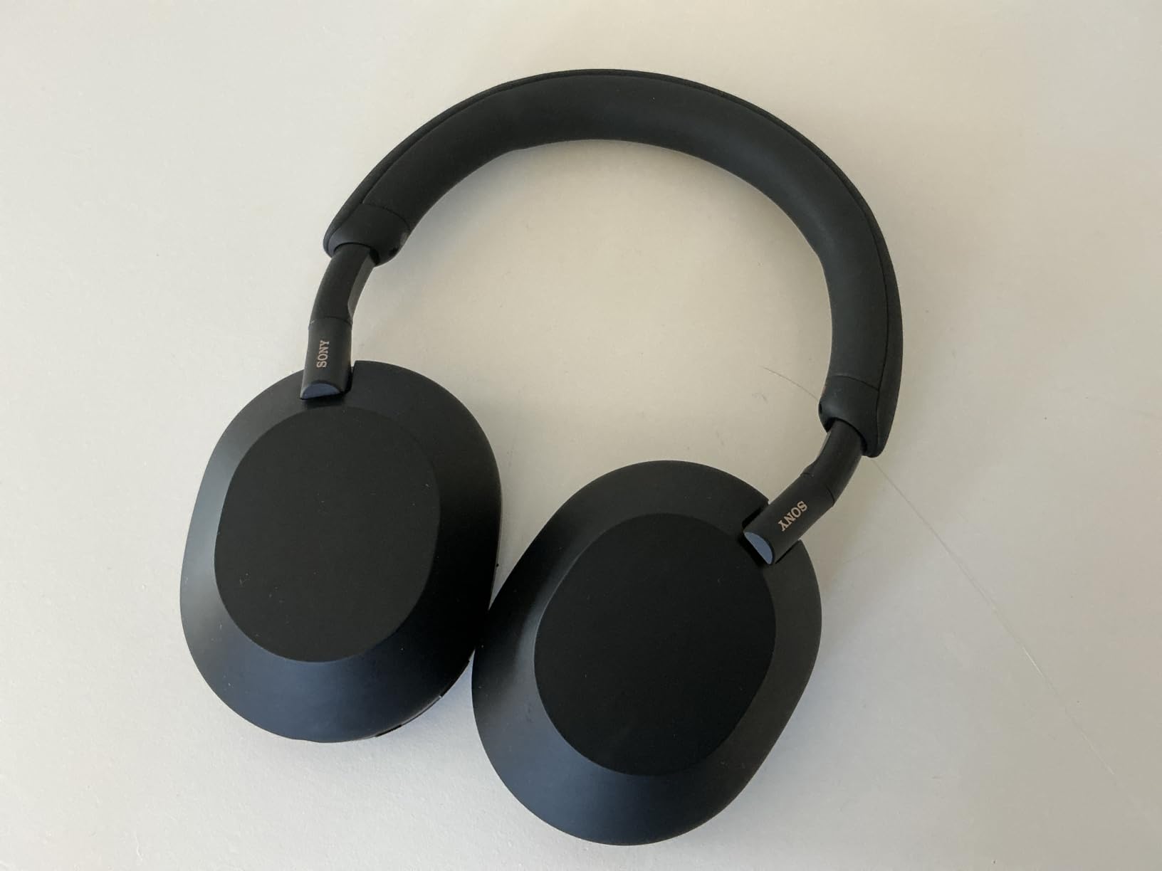 Sony WH-1000XM5 Premium Noise Canceling Headphones, Auto NC Optimizer, 30-Hour Battery, Alexa Voice Control, Black customer photo 2