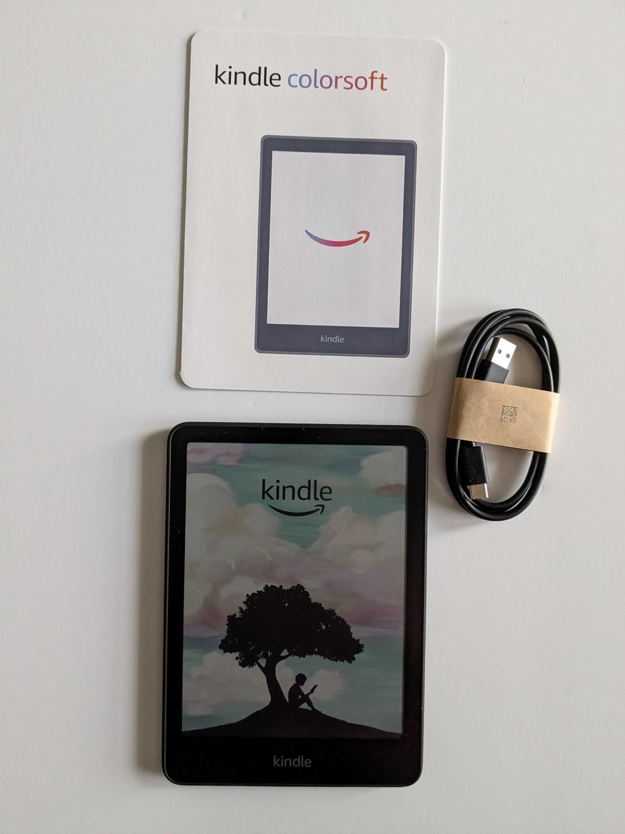 Kindle Colorsoft 16 GB (newest model) - With color display that brings covers and content to life, now highlight in color - No Ads - Black customer photo 1