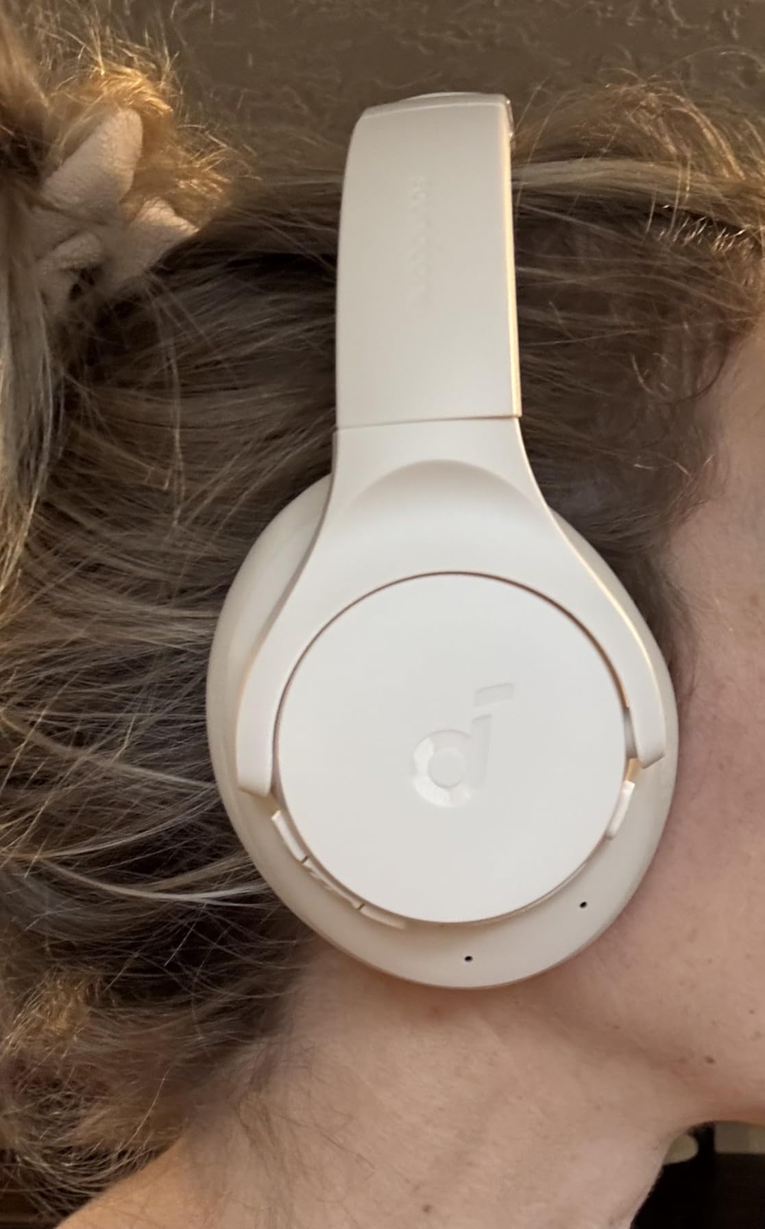 Soundcore by Anker Q20i Hybrid Active Noise Cancelling Headphones, Wireless Over-Ear Bluetooth, 40H Long ANC Playtime, Hi-Res Audio, Big Bass, Customize via an App, Transparency Mode (White) customer photo 2