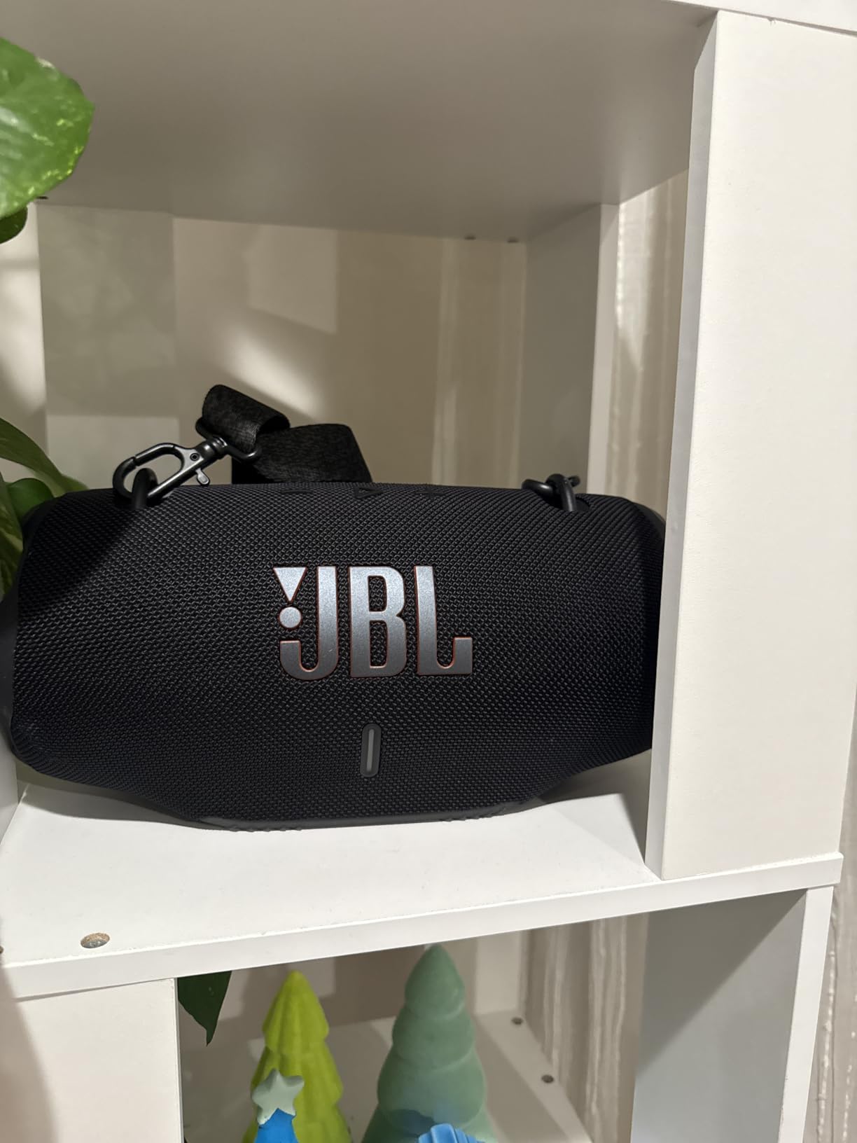 JBL Xtreme 4 - Portable Bluetooth Speaker, Powerful Sound and Deep Bass, IP67 Waterproof, 24 Hours of Playtime, Powerbank, Auracast for Multi-Speaker Pairing (Black) customer photo 2