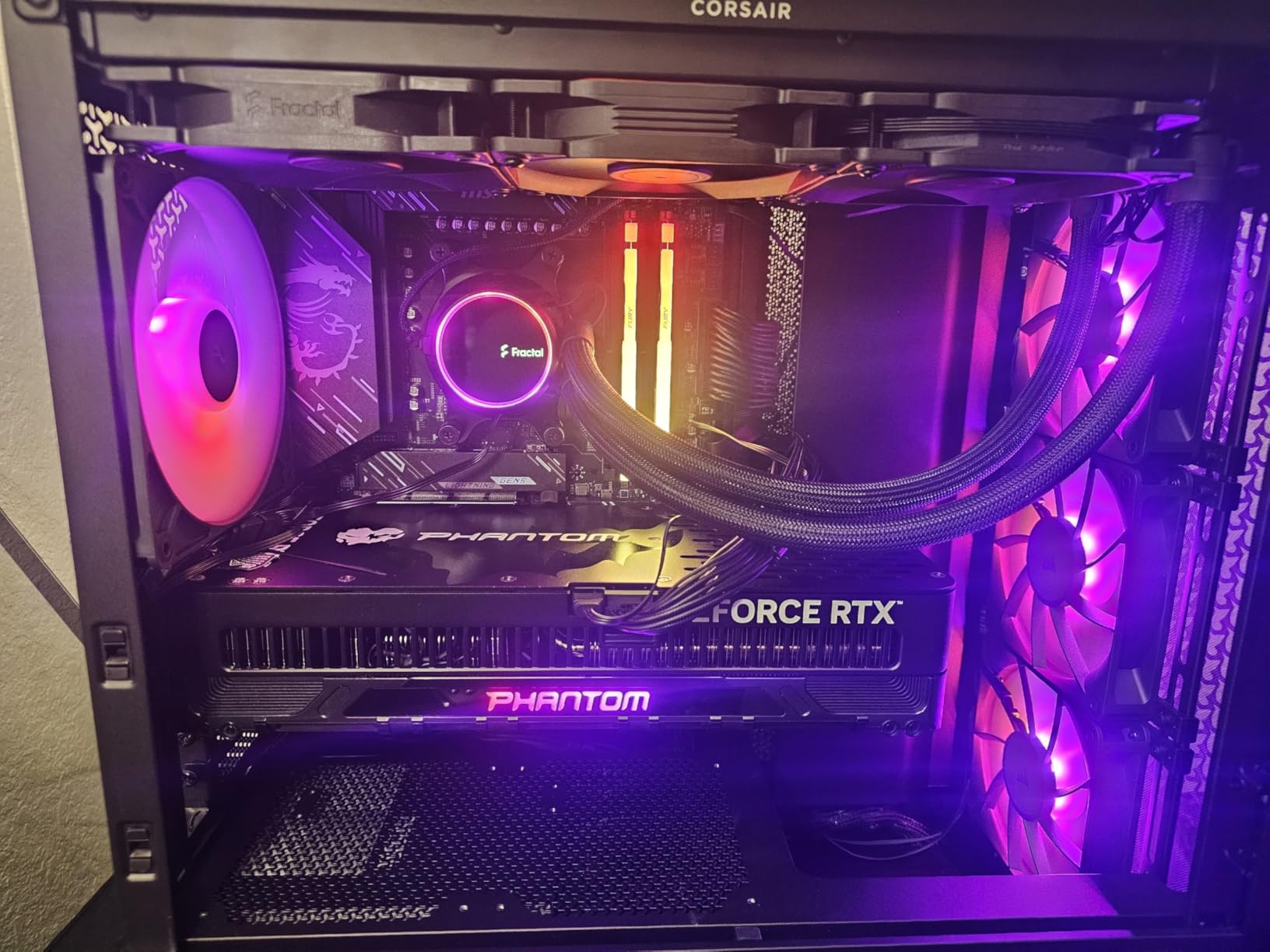 CORSAIR 4000D RS ARGB Frame Modular Mid-Tower ATX PC Case, High Airflow, 3X Pre-Installed RS Fans, InfiniRail™ Mounting System, ASUS BTF, MSI Zero, Gigabyte Stealth, Black customer photo 1