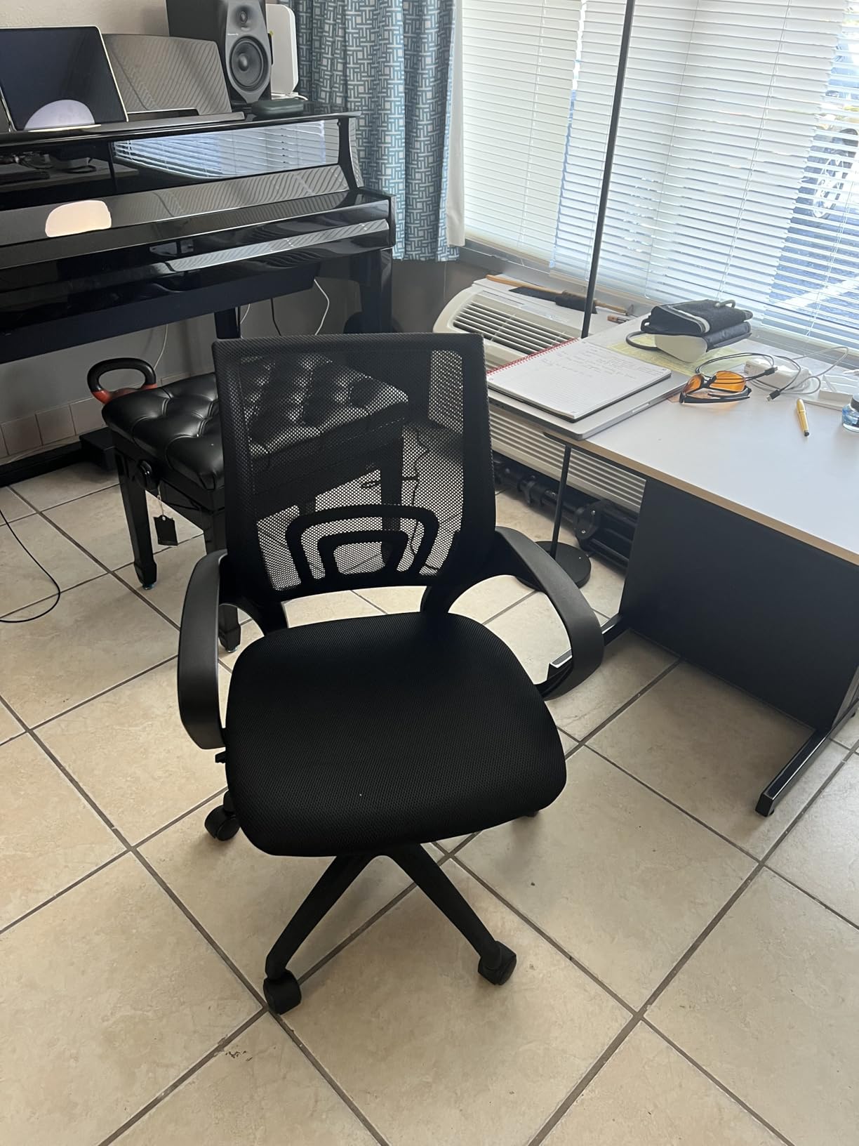 BestOffice Ergonomic Office Chair | Mid-Back Swivel Desk Chair | Dark Black customer photo 1
