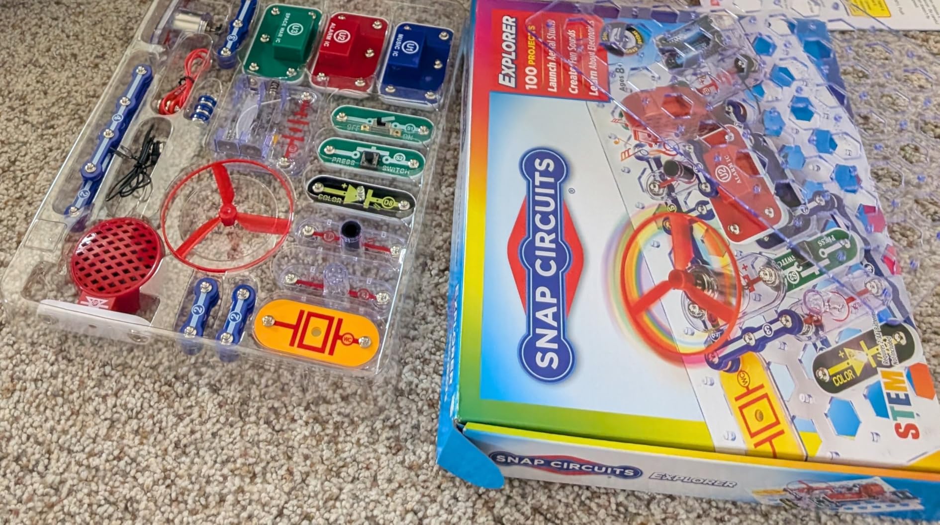 Snap Circuits Jr. SC-100 Electronics Exploration Kit, Over 100 Projects, Full Color Project Manual, 28 Parts, STEM Educational Toy for Kids 8+ customer photo 2