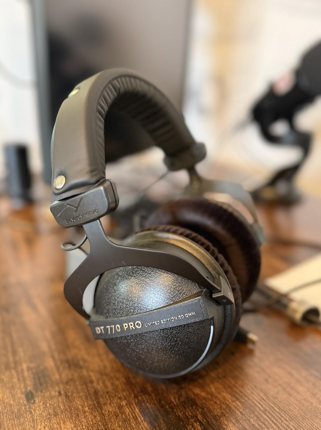 beyerdynamic DT 770 PRO 250 Ohm Over-Ear Headphones in Gray. Enclosed Design, Use Ideal for Studio Mixing Customer Review beyerdynamic DT 770 PRO 250 Ohm Over-Ear Headphones in Gray. Enclosed Design, Use Ideal for Studio Mixing - Customer Photo 1