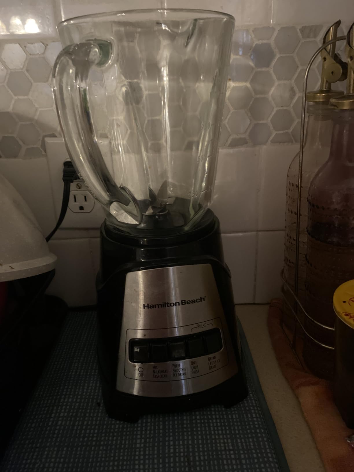 Hamilton Beach Power Elite Wave Action Blender For Smoothies, 40 Oz Glass Jar, 12 Functions Including Puree, Crush Ice, 700 Watts - Black (58148A) customer photo 1
