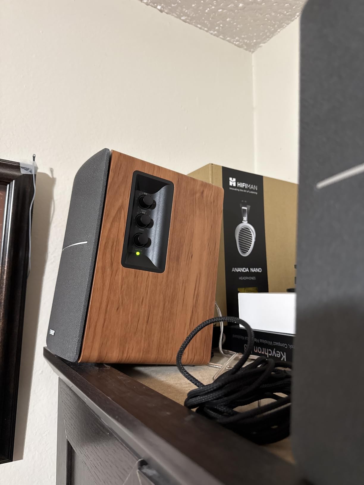 Edifier R1280T Powered Bookshelf Speakers -2.0 Near Field Studio Monitor customer photo 2