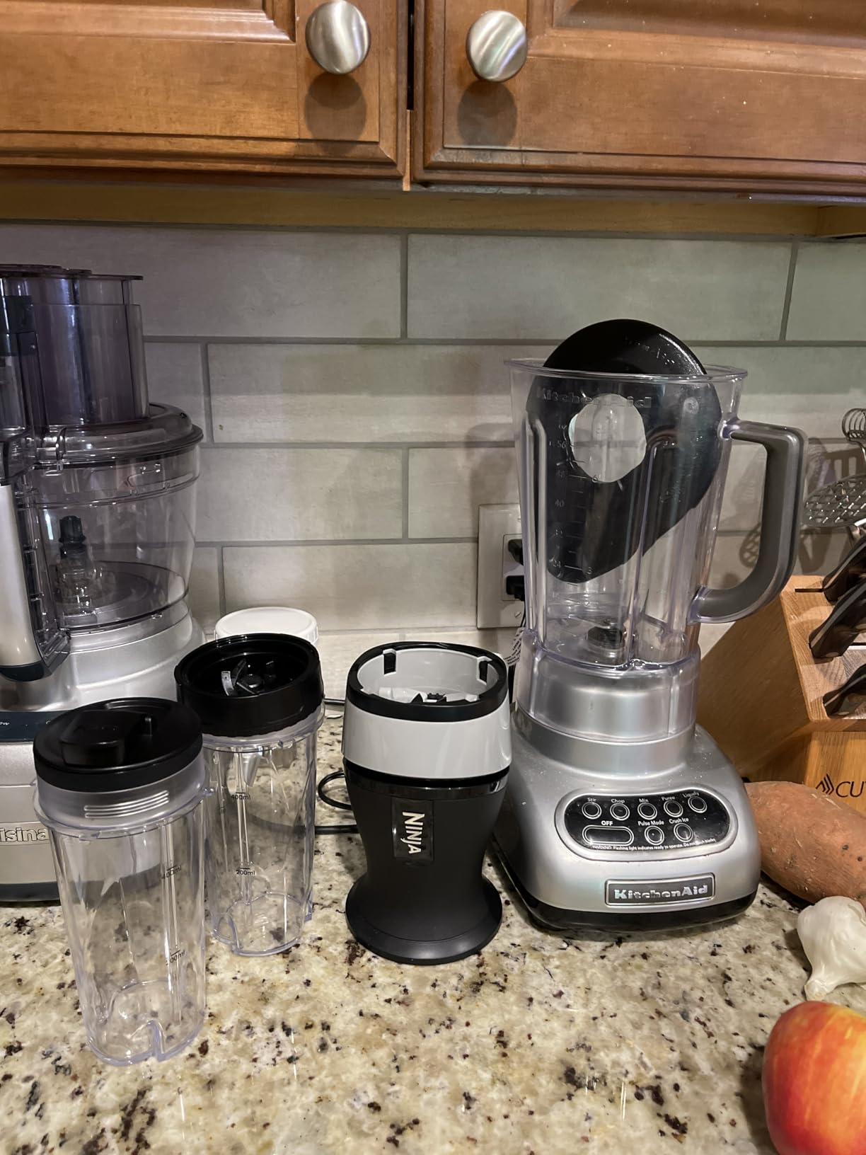 Ninja Fit Compact Personal Blender | For Smoothies, Shakes & Frozen Drinks | (2) 16-oz. To-Go Cups with Spout Lids | 700-Watt Countertop | Black | QB3001SS customer photo 2