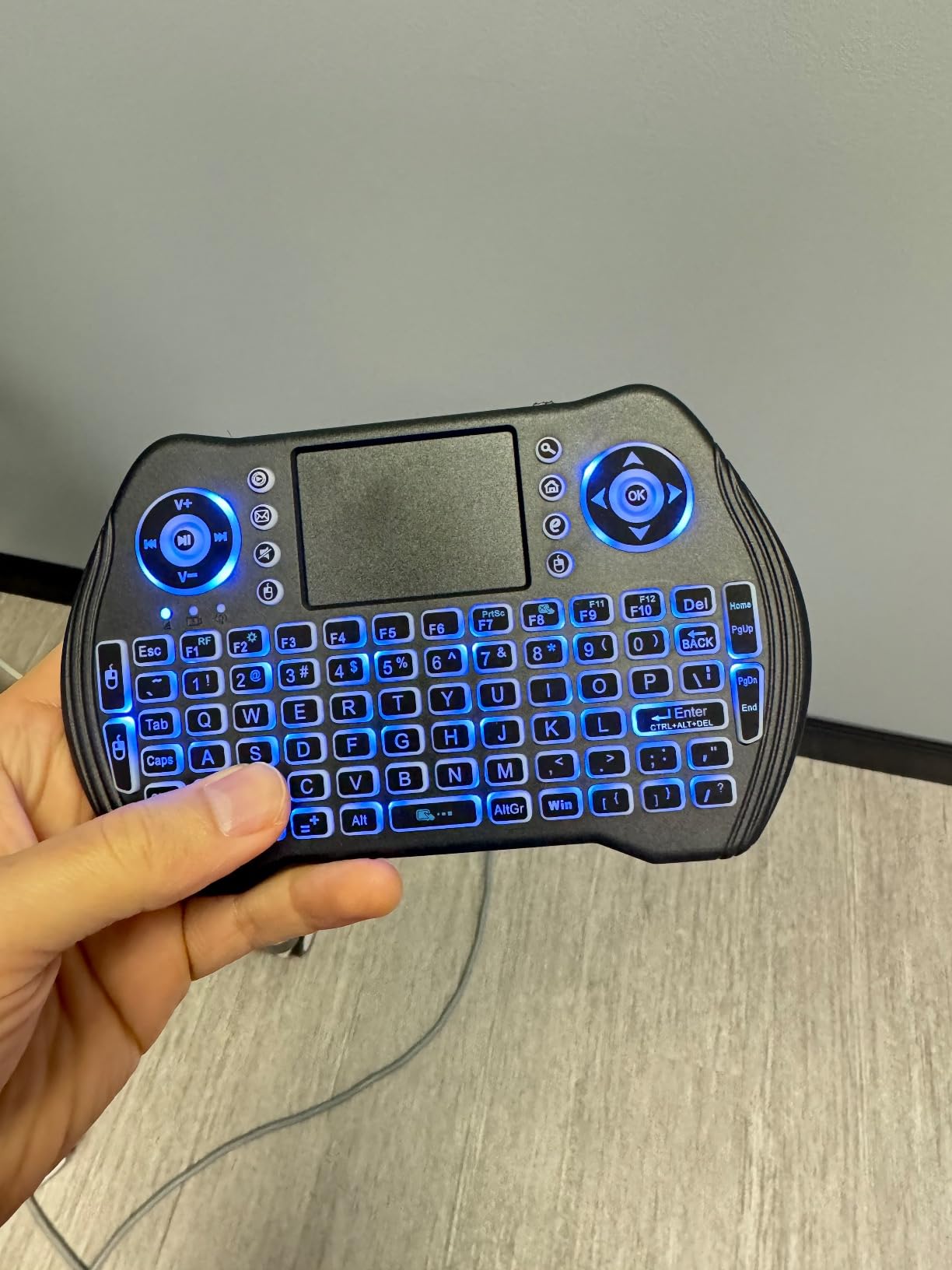 EASYTONE Backlit Mini Wireless Keyboard Touchpad Mouse Combo Customer Review EASYTONE Backlit Mini Wireless Keyboard Touchpad Mouse Combo - Customer Photo 2