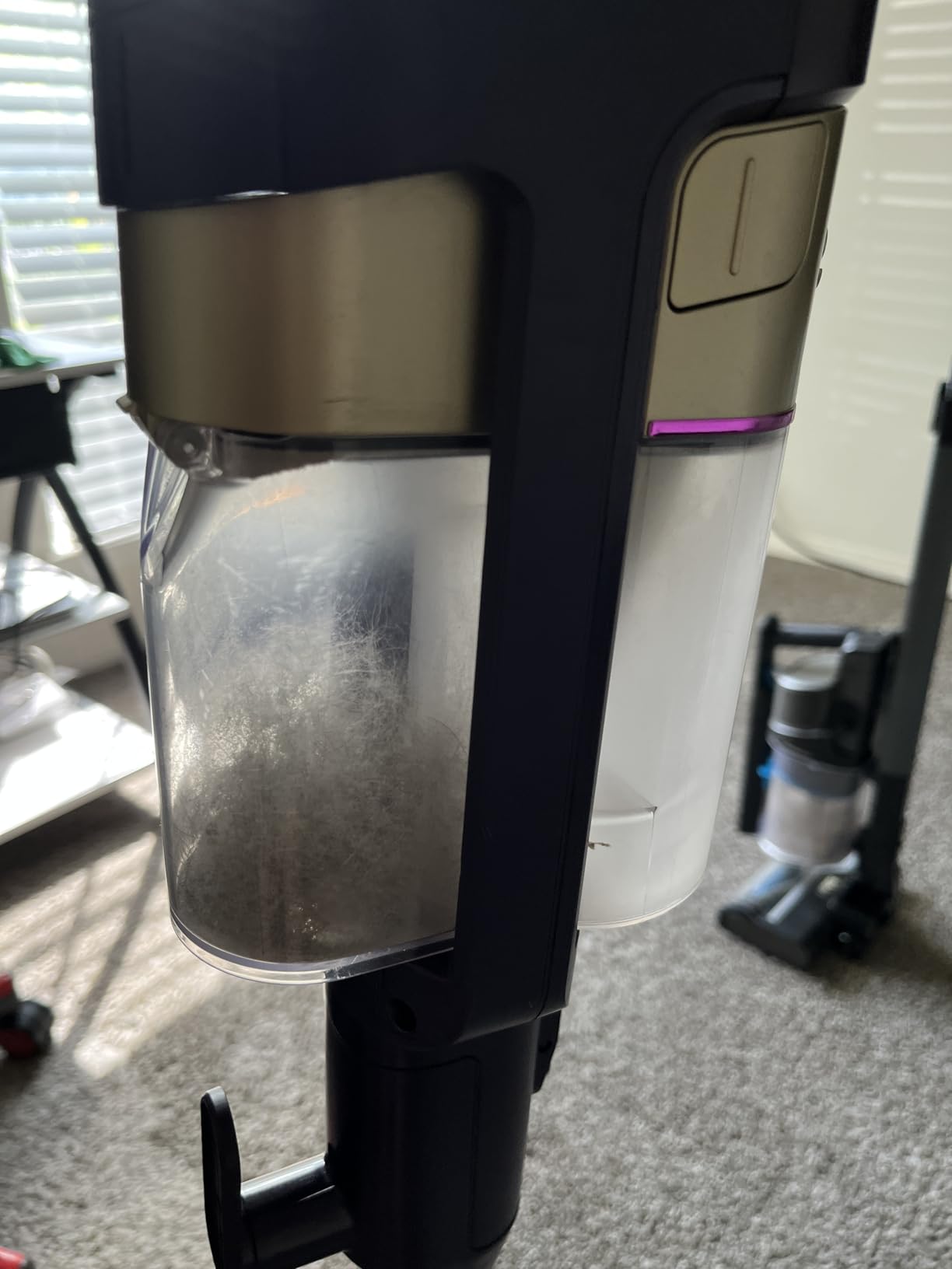 Shark IX141 Pet Cordless Vacuum Cleaner | LED Headlights | Removable Handheld Vacuum for Pet Hair | Crevice Tool & Pet Multi-Tool Included | 40min Runtime | For Carpet & Hard Floors | Grey customer photo 2