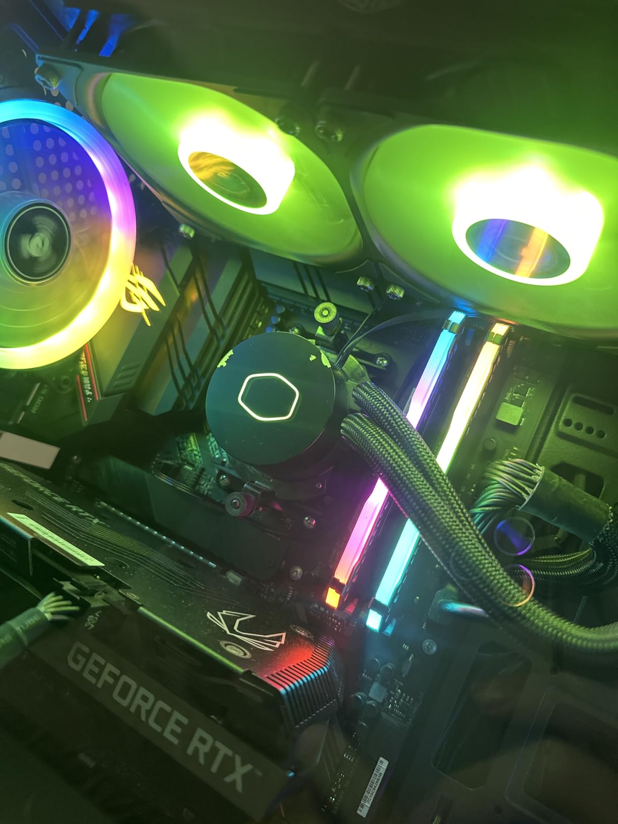 CoolerMaster MasterLiquid ML240L RGB V2, Close-Loop AIO CPU Liquid Cooler, Gen3 Dual Chamber Pump, 240mm Radiator, SickleFlow 120 PWM ARGB, AMD Ryzen AM5/AM4, Intel LGA1700/1200 (MLW-D24M-A18PC-R2) - Customer Photo 1