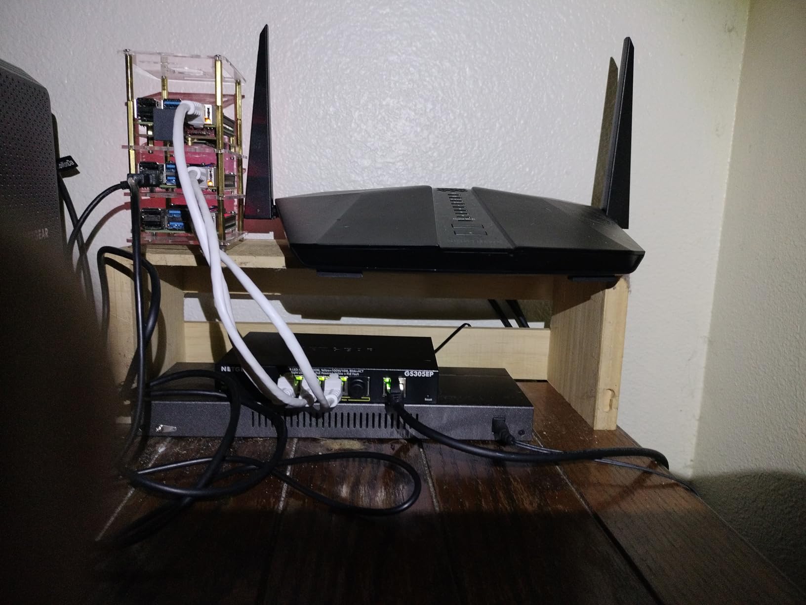 NETGEAR 8 Port PoE Gigabit Ethernet Easy Smart Managed Essentials Switch (GS308EP) - with 8 x PoE+ @ 62W, Desktop or Wall Mount Customer Review NETGEAR 8 Port PoE Gigabit Ethernet Easy Smart Managed Essentials Switch (GS308EP) - with 8 x PoE+ @ 62W, Desktop or Wall Mount - Customer Photo 1
