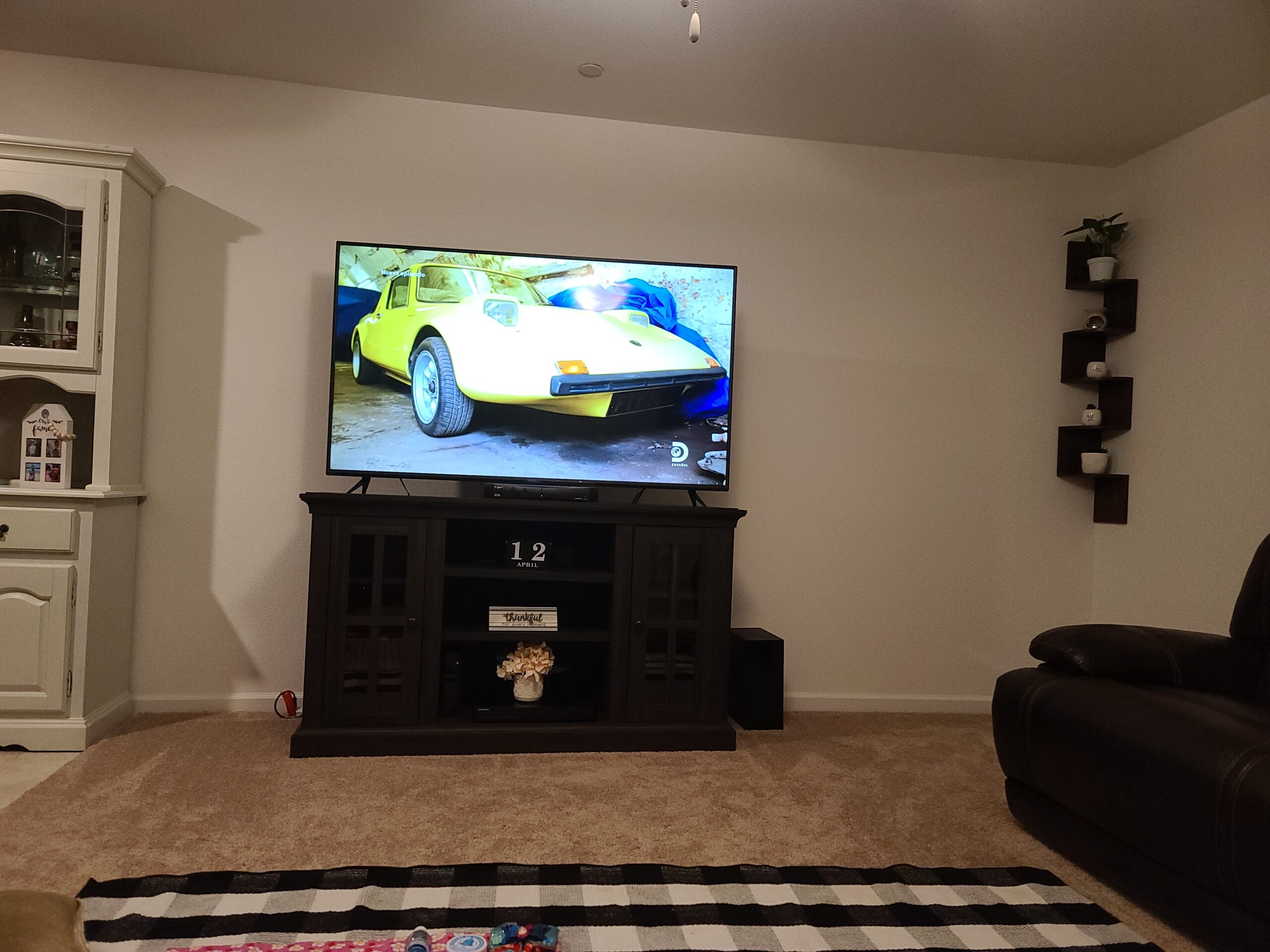 VIZIO 65 Inch 4K Smart TV, V-Series UHD LED HDR Television with Apple AirPlay and Chromecast Built-in Customer Review VIZIO 65 Inch 4K Smart TV, V-Series UHD LED HDR Television with Apple AirPlay and Chromecast Built-in - Customer Photo 1