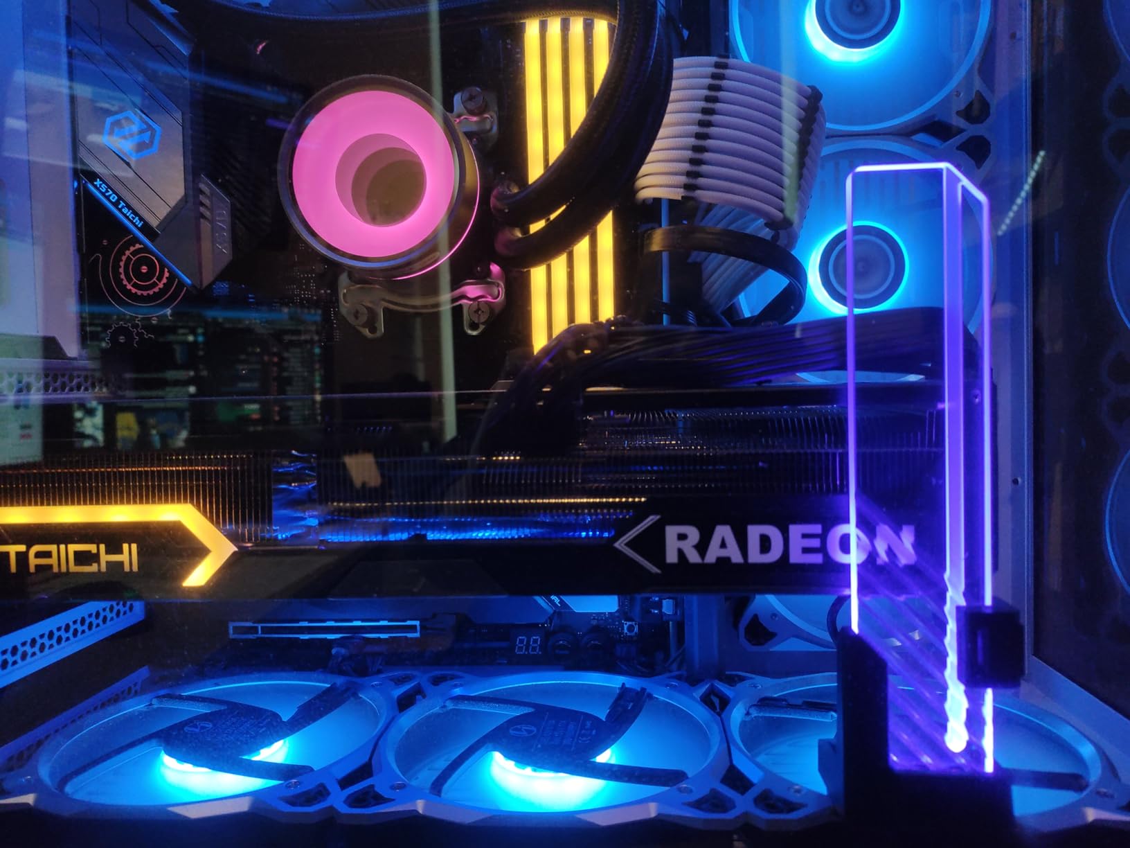 Cooler Master MasterAccessory ARGB GPU Support Bracket, Edge-Lit ARGB Tempered Glass, Universal GPU Bracket, Multiple Orientations (MCA-U000R-GSBTG-00) - Customer Photo 2