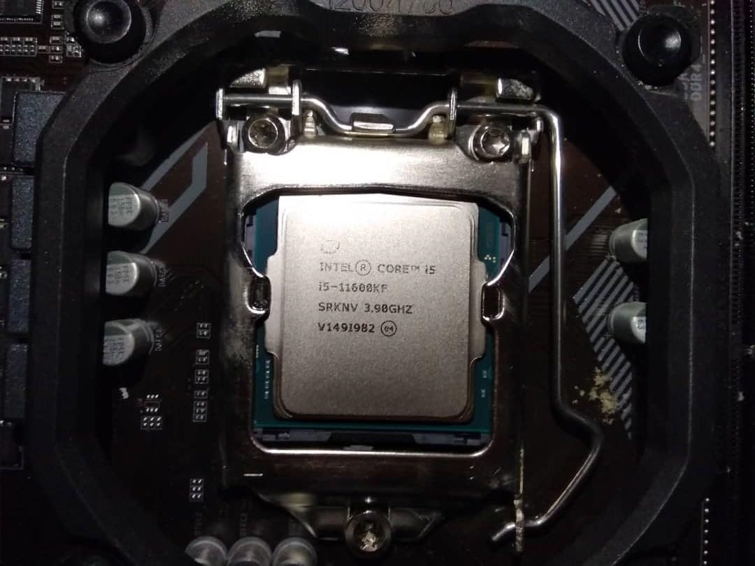 Intel® Core™ i5-11600KF Desktop Processor 6 Cores up to 4.9 GHz Unlocked LGA1200 (Intel® 500 Series & Select 400 Series Chipset) 125W Customer Review Intel® Core™ i5-11600KF Desktop Processor 6 Cores up to 4.9 GHz Unlocked LGA1200 (Intel® 500 Series & Select 400 Series Chipset) 125W - Customer Photo 1