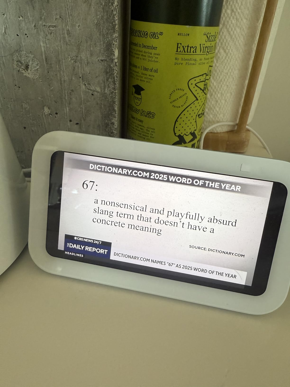 Amazon Echo Show 5 (newest model), Smart display, Designed for Alexa+, 2x the bass and clearer sound, Charcoal customer photo 1