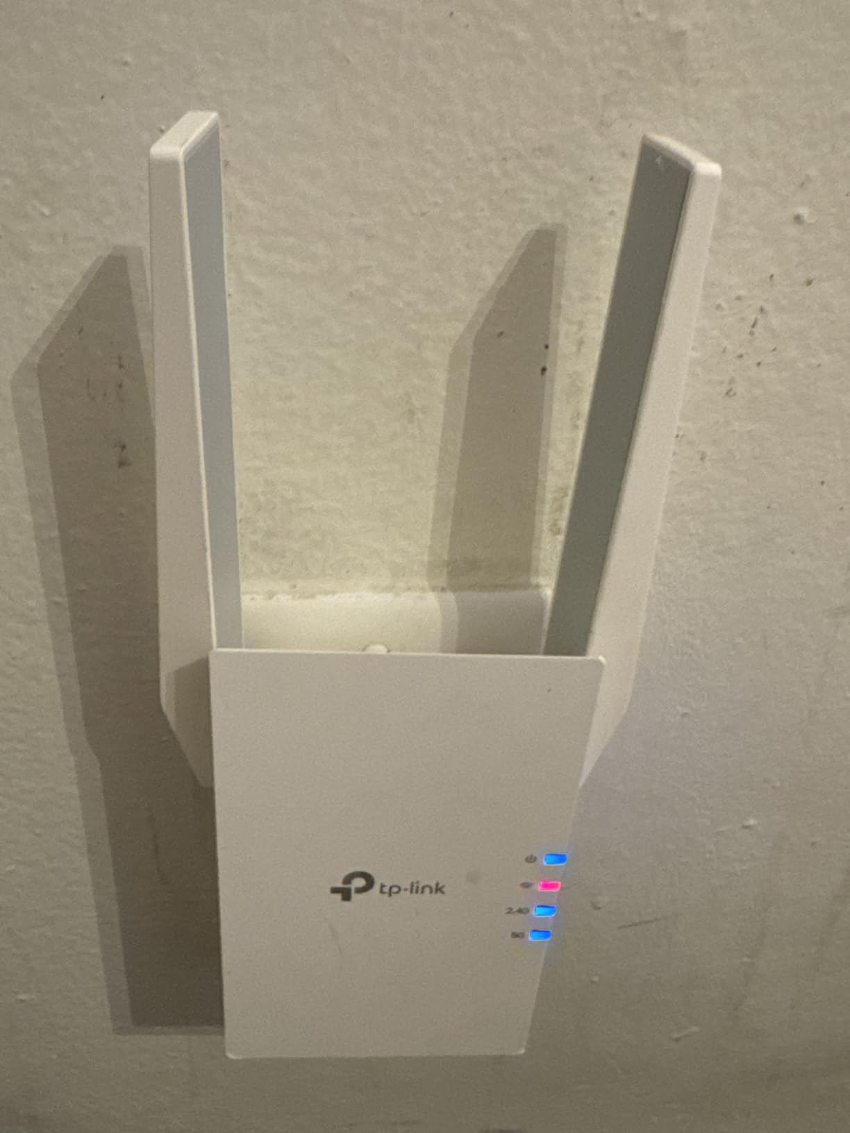 TP-Link AX1500 WiFi Extender Internet Booster(RE500X), WiFi 6 Range Extender Covers up to 1500 sq.ft and 25 Devices,Dual Band, AP Mode w/Gigabit Port, APP Setup, OneMesh Compatible - Customer Photo 1