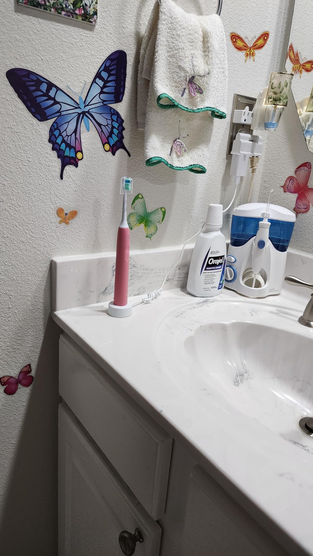 Philips Sonicare 4100 Series Electric Toothbrush - Sonic Toothbrush with Advanced Sonic Technology, Pressure Sensor, Two Intensity Settings, Smartimer & Quadpacer, White, Model HX3681/23 customer photo 1