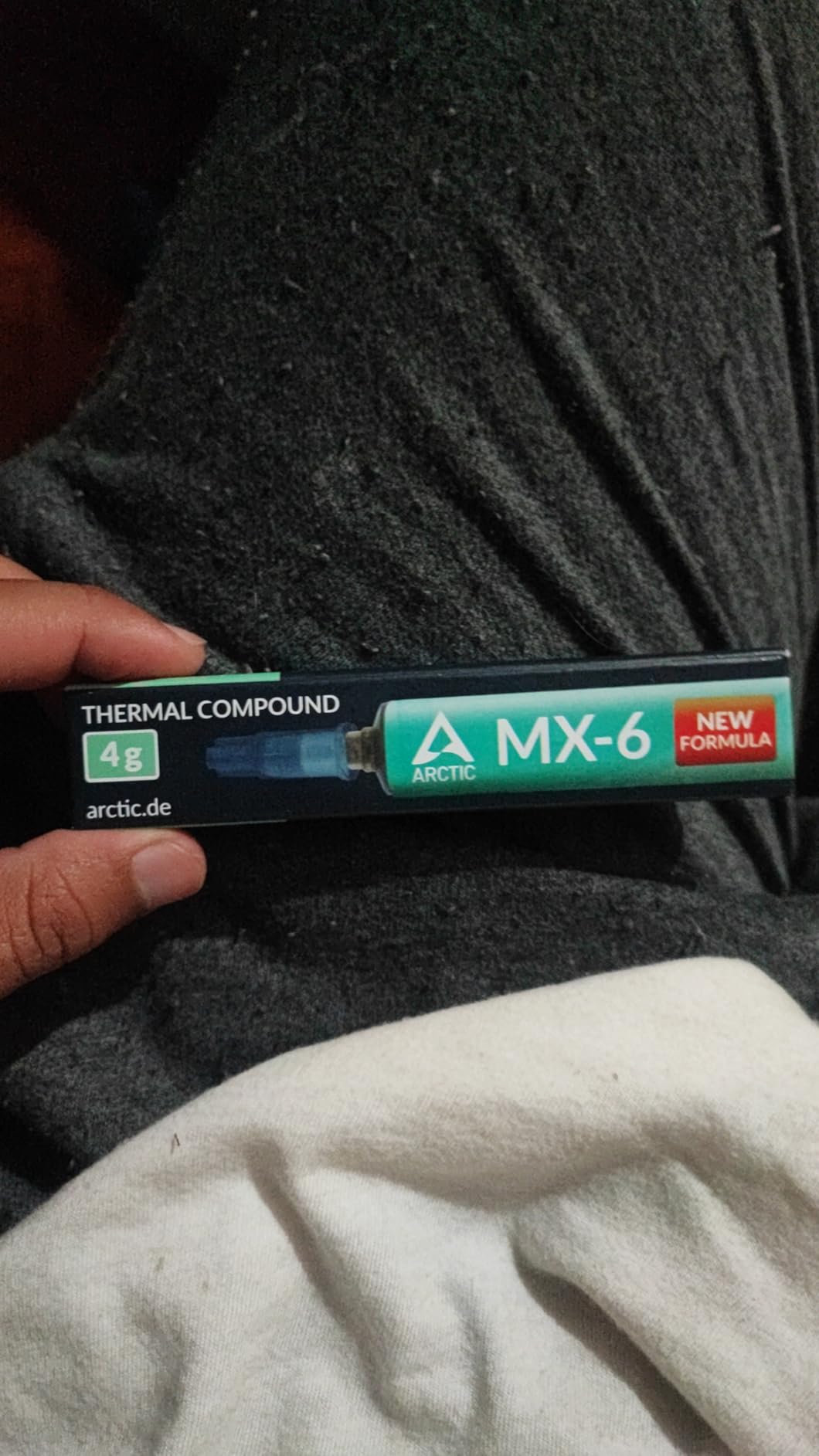 ARCTIC MX-6 (4 g) - Ultimate Performance Thermal Paste for CPU, Consoles, Graphics Cards, laptops, Very high Thermal Conductivity, Long Durability, Non-Conductive - Customer Photo 1