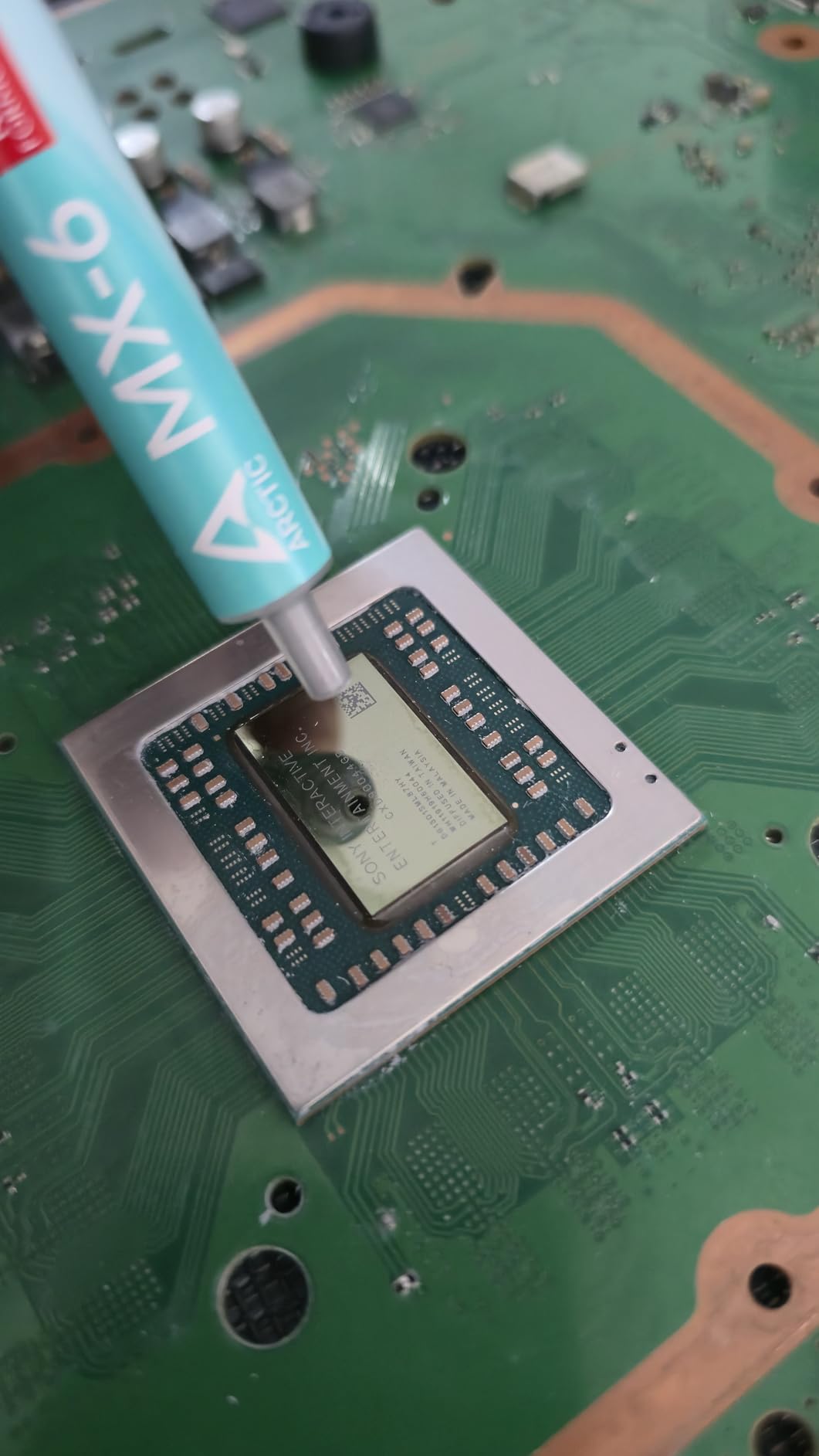 ARCTIC MX-6 (4 g) - Ultimate Performance Thermal Paste for CPU, Consoles, Graphics Cards, laptops, Very high Thermal Conductivity, Long Durability, Non-Conductive - Customer Photo 2
