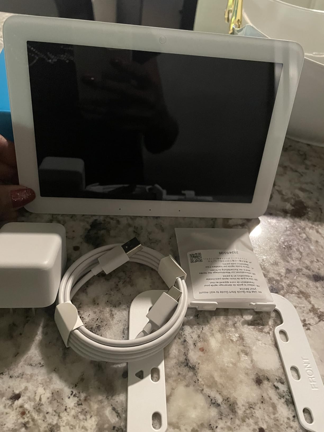 Amazon Echo Hub, 8