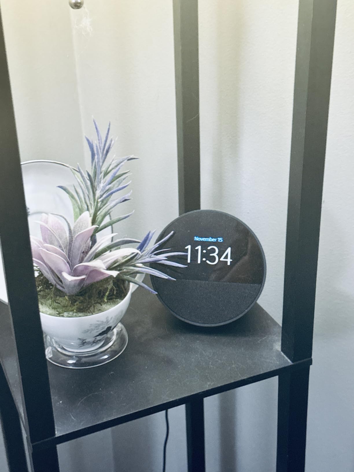 Amazon Echo Spot (newest model), Great for nightstands, offices and kitchens, Smart alarm clock, Designed for Alexa+, Black customer photo 1