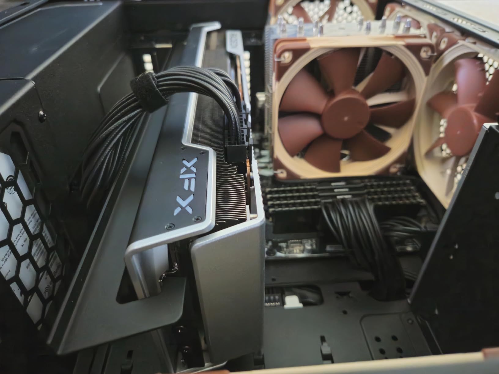 XFX Speedster SWFT319 AMD Radeon RX 7900XT Gaming Graphics Card with 20GB GDDR6, AMD RDNA 3 RX-79TMBABF9 - Customer Photo 2