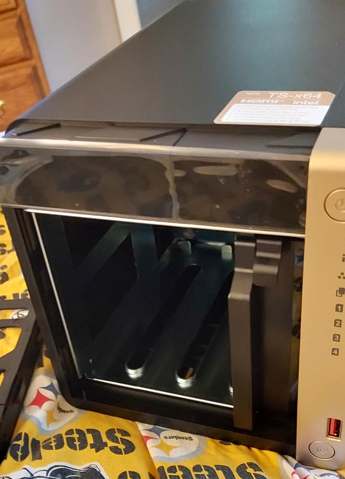 QNAP TS-464-8G-US 4 Bay High-Performance Desktop NAS with Intel Celeron Quad-core Processor, M.2 PCIe Slots and Dual 2.5GbE Network Connectivity (Diskless) Customer Review QNAP TS-464-8G-US 4 Bay High-Performance Desktop NAS with Intel Celeron Quad-core Processor, M.2 PCIe Slots and Dual 2.5GbE Network Connectivity (Diskless) - Customer Photo 2