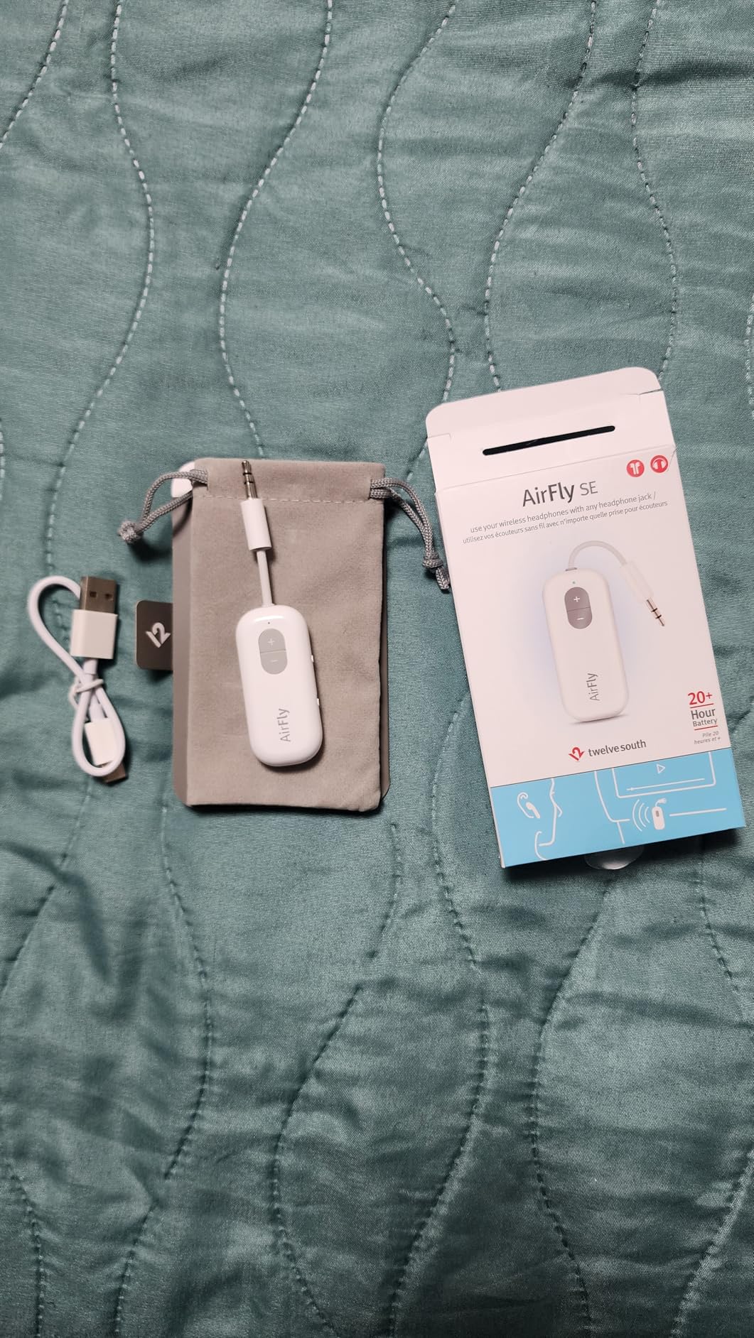 Twelve South AirFly SE | Bluetooth Wireless Audio Transmitter Adapter for AirPods/Headphones, 20+ Hr Battery, Works with 3.5mm aux Jacks on Airplanes, TVs, Gym Equipment, and Travel Customer Review Twelve South AirFly SE | Bluetooth Wireless Audio Transmitter Adapter for AirPods/Headphones, 20+ Hr Battery, Works with 3.5mm aux Jacks on Airplanes, TVs, Gym Equipment, and Travel - Customer Photo 1