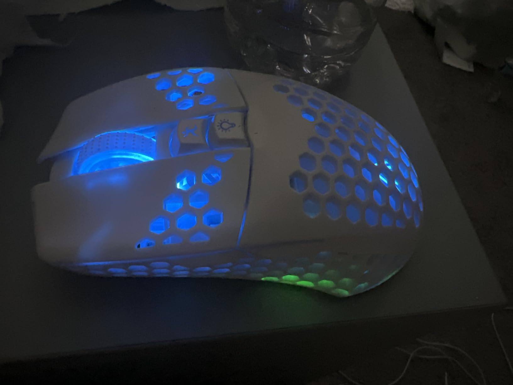 SOLAKAKA SM600 White Wireless Gaming Mouse,Tri-Modes BT5.1/Type-C Wired/2.4G Wireless Mouse with 2 Side Buttons, Programmable Macro Gamer Mouse with RGB Light for Laptop/PC/Mac Customer Review SOLAKAKA SM600 White Wireless Gaming Mouse,Tri-Modes BT5.1/Type-C Wired/2.4G Wireless Mouse with 2 Side Buttons, Programmable Macro Gamer Mouse with RGB Light for Laptop/PC/Mac - Customer Photo 3