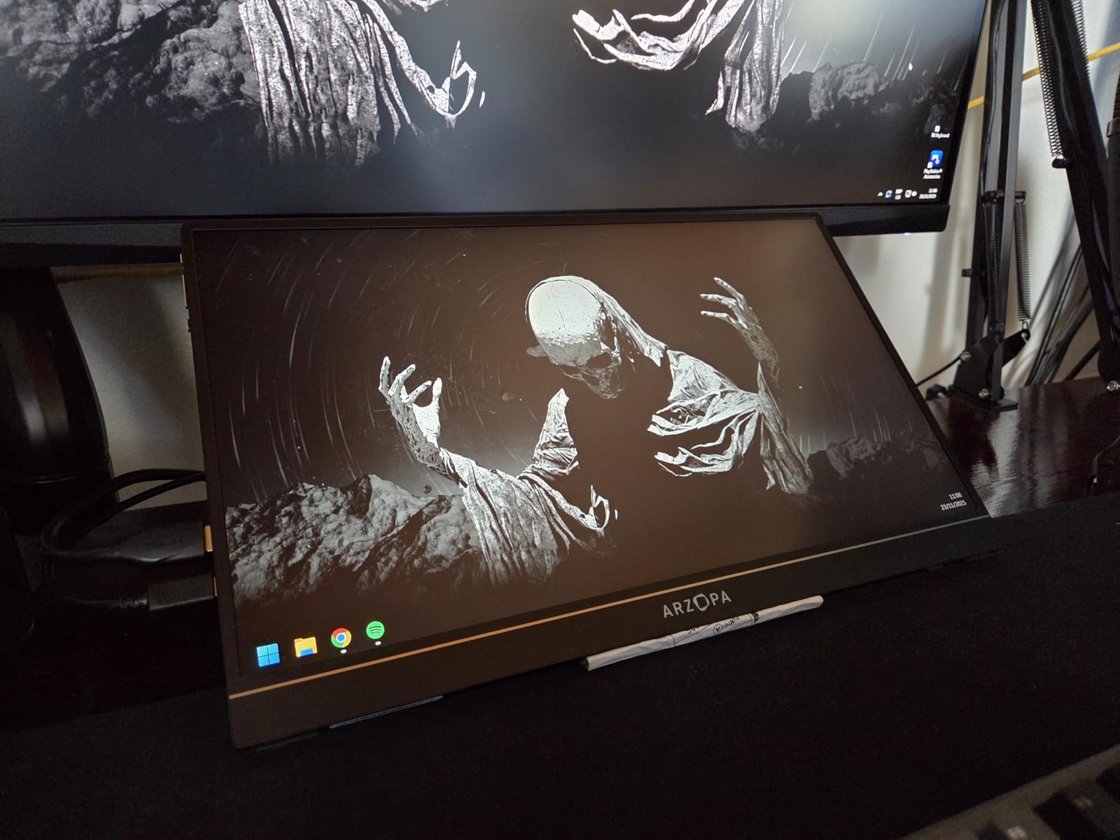 ARZOPA 16.1'' 144Hz Portable Gaming Monitor, 106% sRGB 1080P FHD Kickstand Portable Monitor with HDR, Ultra Slim, Eye Care, External Second Screen for Laptop, PC, PS5, Mac, Xbox-Z1FC customer photo 1