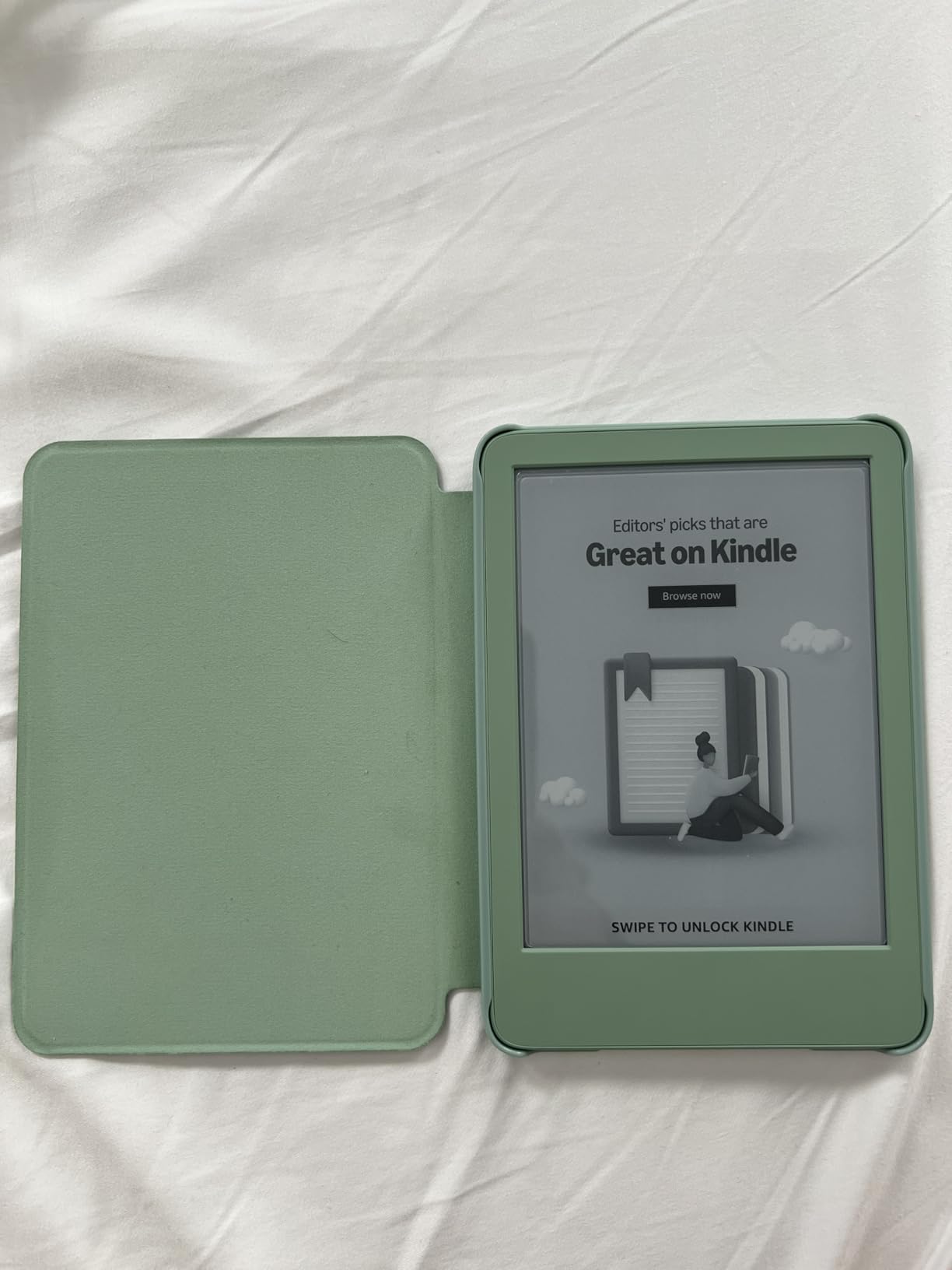 Kindle 16 GB (newest model) - Lightest and most compact Kindle, now with faster page turns, and higher contrast ratio - Matcha customer photo 2