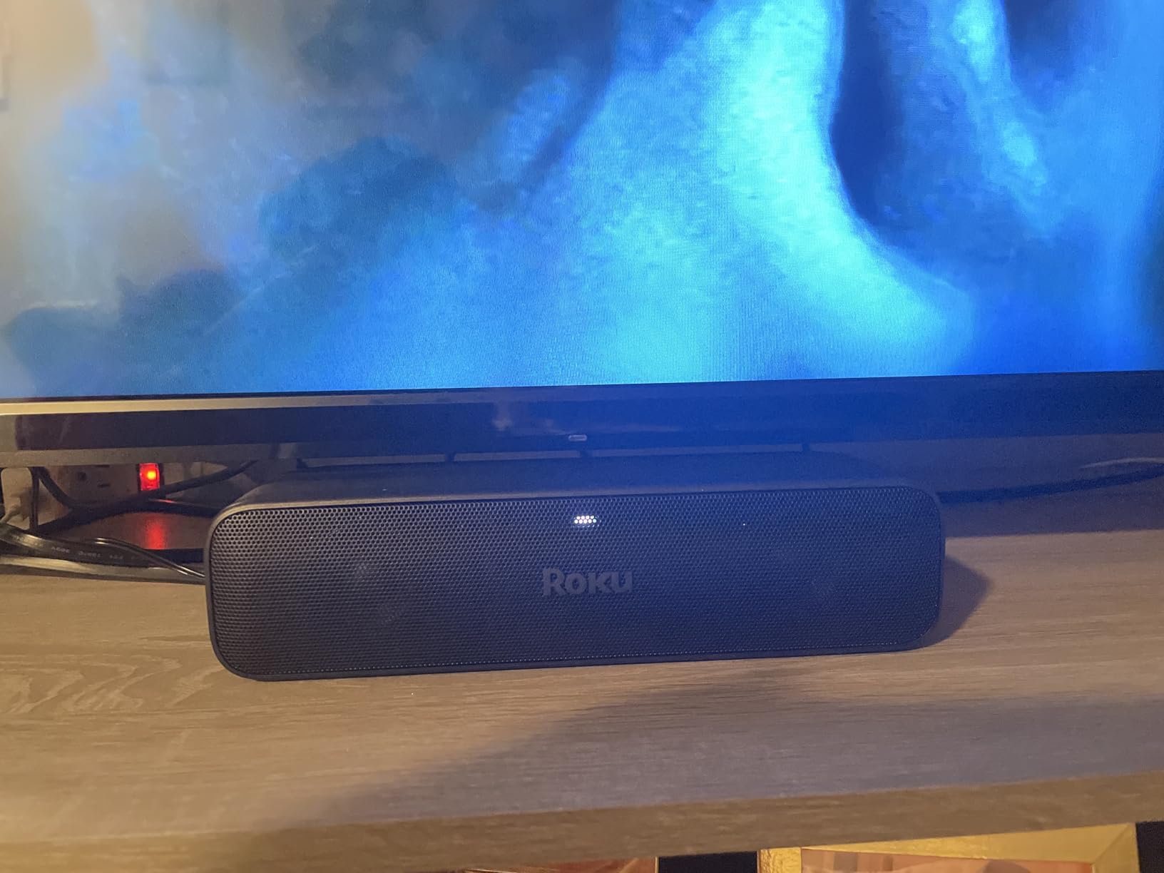 Roku Streambar SE | 2-in-1 TV Soundbar with Built-in 4K/HD/HDR Streaming, Premium Speakers, & Enhanced Speech Clarity for Crisp, Clear Dialogue - Quick Guided Simple Setup - Customer Photo 2