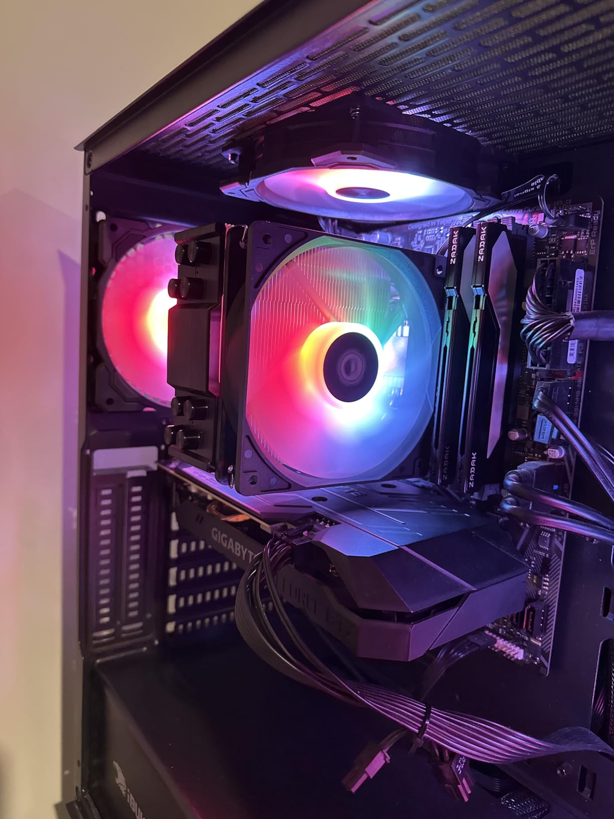 ID-COOLING SE-214-XT Black CPU Cooler All-Black Layout, 4 Direct-Contact Heat Pipes, 120mm PWM Fan, Noninterference with RAM, TDP 180W, Work with Intel LGA1700/1851/1200/115X and AMD AM5/AM4 Sockets - Customer Photo 1