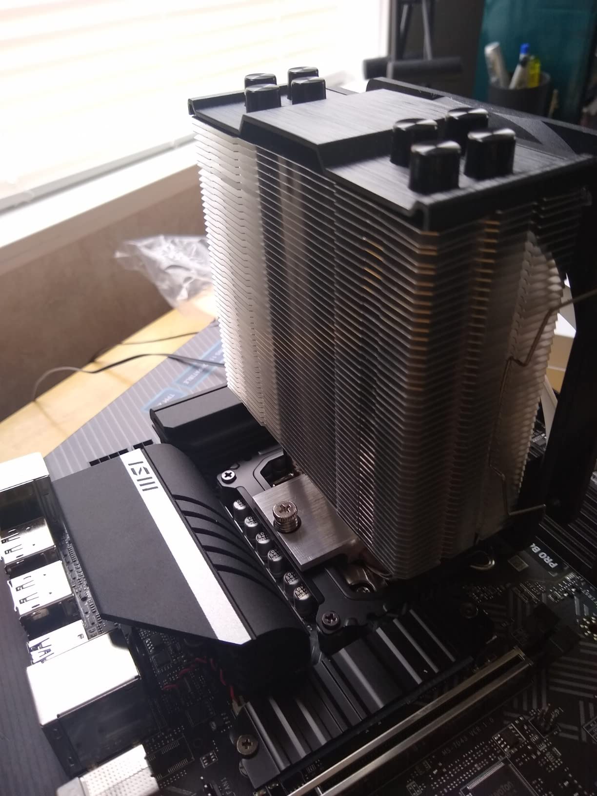 ID-COOLING SE-214-XT Black CPU Cooler All-Black Layout, 4 Direct-Contact Heat Pipes, 120mm PWM Fan, Noninterference with RAM, TDP 180W, Work with Intel LGA1700/1851/1200/115X and AMD AM5/AM4 Sockets - Customer Photo 2