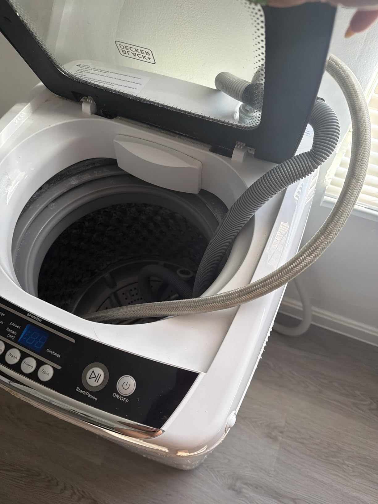 BLACK+DECKER 4.5 Cu. Ft. Front Load Washer, Full Size Washing Machine with 12 Cycles, ENERGY STAR certified Washer Machine, Hot & Cold Inlet Hoses, LED Display, 120V, BFLW45M, White - Customer Photo 1