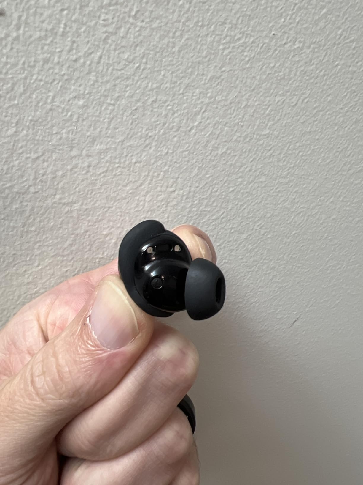 Bose QuietComfort Earbuds - True Wireless Bluetooth Earbuds with Active Noise Cancellation and Mic, USB-C Charging, IPX4 Rating, Up to 8.5 Hours of Playtime, Black Customer Review Bose QuietComfort Earbuds - True Wireless Bluetooth Earbuds with Active Noise Cancellation and Mic, USB-C Charging, IPX4 Rating, Up to 8.5 Hours of Playtime, Black - Customer Photo 2
