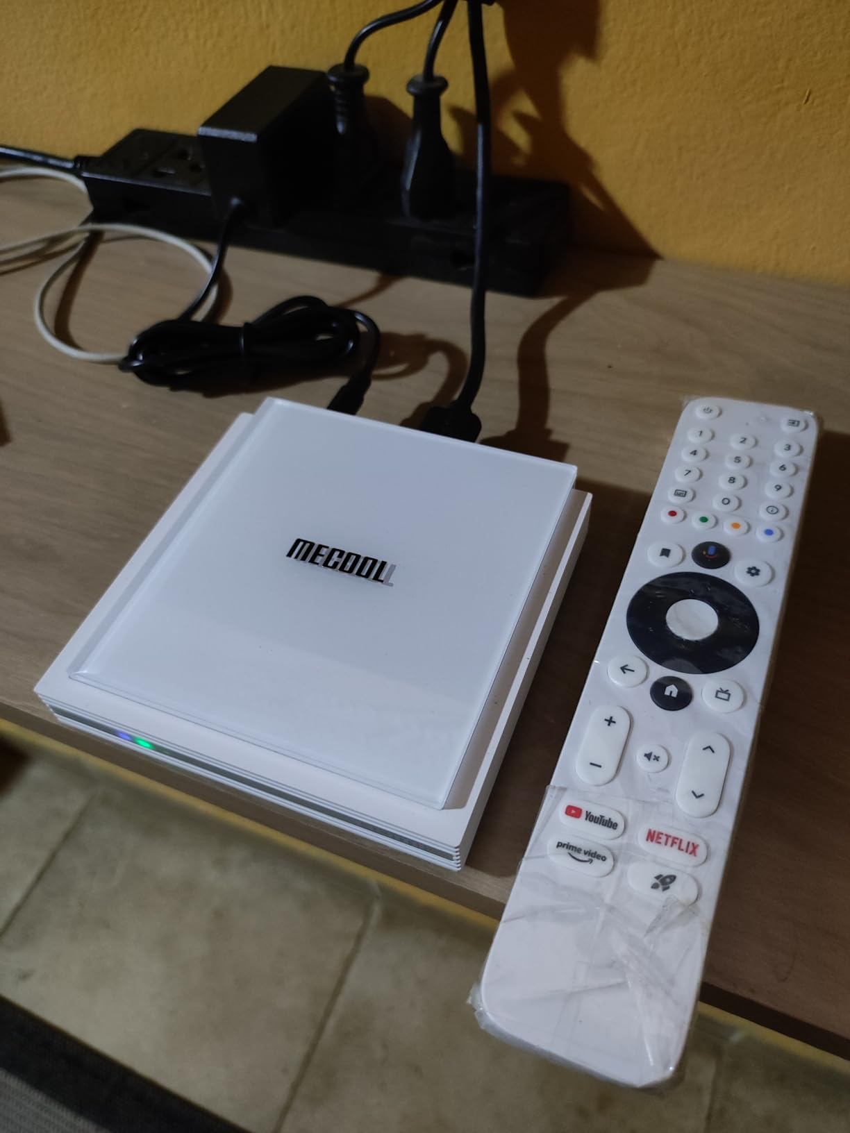 Android TV Box 14.0, MECOOL KM2 Plus Deluxe Smart TV Box 4GB 32GB Voice Assistant Dolby Atmos and Vision, Compatible with AV1 HDR 4K 2.4G 5.0G WiFi6 BT5.0 Amlogic S905X4 - Customer Photo 1