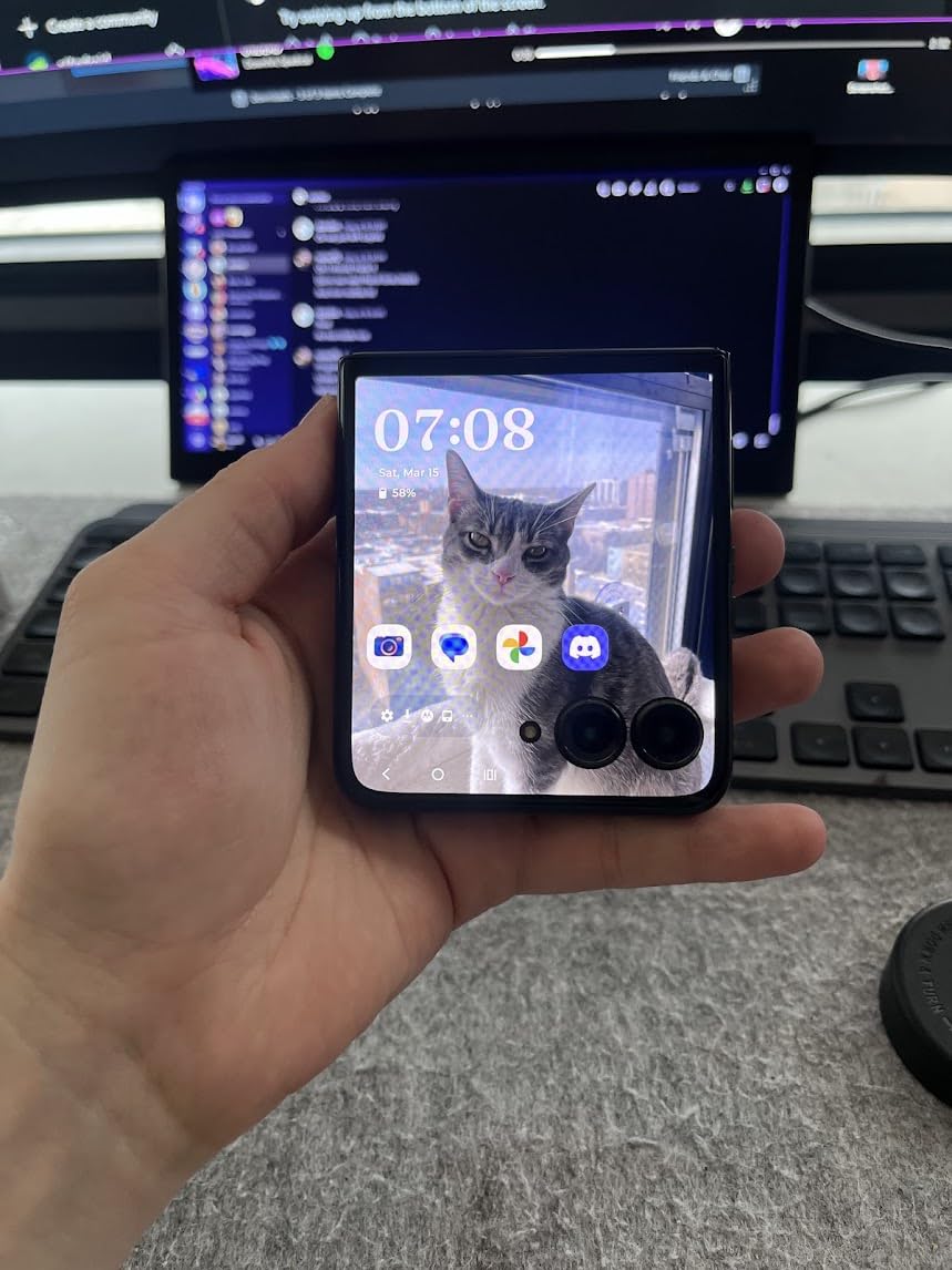 Motorola razr+ | 2024 | Unlocked | Made for US 12/256 | 50MP Camera | Midnight Blue (Renewed) Customer Review Motorola razr+ | 2024 | Unlocked | Made for US 12/256 | 50MP Camera | Midnight Blue (Renewed) - Customer Photo 2