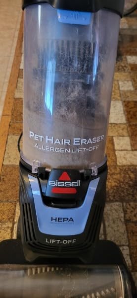 Bissell Pet Hair Eraser Allergen Lift-Off with Powerful Suction, HEPA, Tangle-Free Brush Roll, 39883 customer photo 2