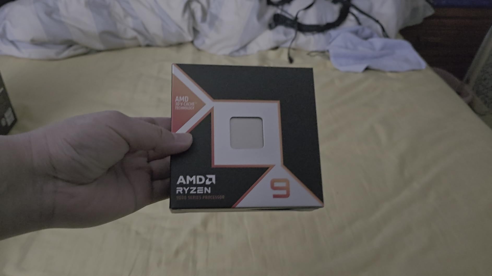 AMD Ryzen 9 9950X3D 16-Core Processor Customer Review AMD Ryzen 9 9950X3D 16-Core Processor - Customer Photo 2